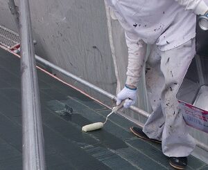埼玉県越谷市　屋根塗装　外壁塗装　屋根下塗り　日本ペイント　ファイン浸透シーラー透明 (2)