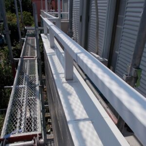 埼玉県越谷市　屋根塗装　外壁塗装　付帯部　出窓の屋根　ベランダの手すり2