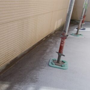 埼玉県上尾市　E様邸　外壁塗装・付帯部塗装　施工前の状態　足場設置 (2)
