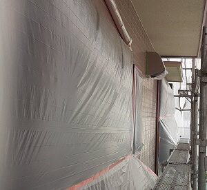 埼玉県さいたま市北区　F様邸　屋根塗装・外壁塗装　外壁の養生　外壁・屋根下塗り (1)