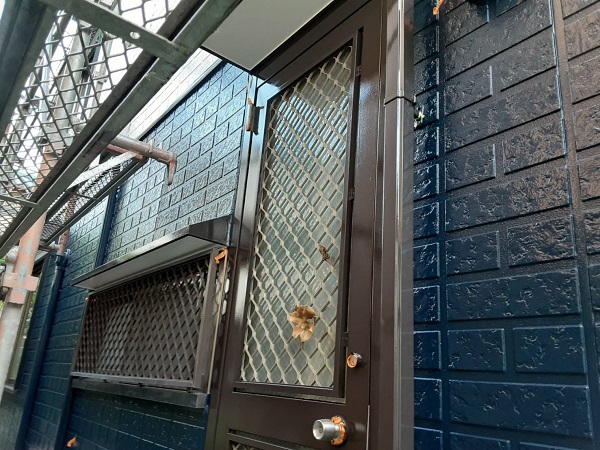 埼玉県さいたま市西区　N様邸　屋根塗装・外壁塗装　金属製ドアの塗装　DIYをオススメできない理由 (2)