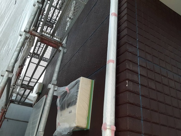 埼玉県さいたま市中央区　Y様邸　屋根塗装・外壁塗装　養生　外壁下塗り (3)