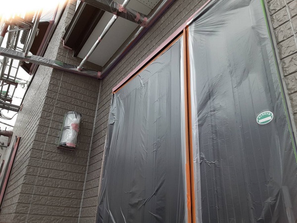 埼玉県さいたま市緑区　N様邸　屋根塗装・外壁塗装　養生、屋根外壁下塗り (4)