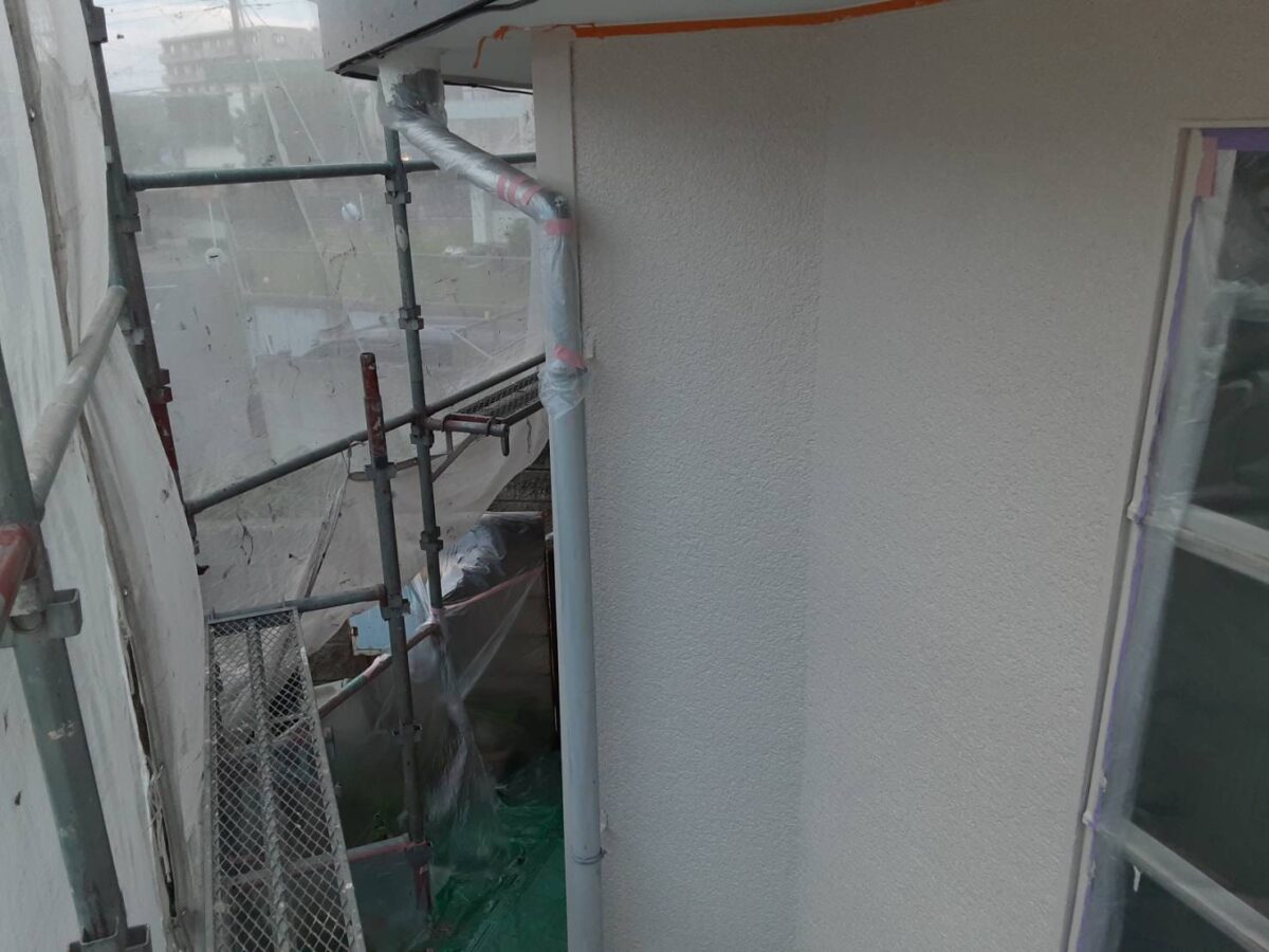 埼玉県さいたま市浦和区　S様邸　屋根塗装・外壁塗装　外壁仕上げ塗装　下屋根のサビ止め、木部のケレン