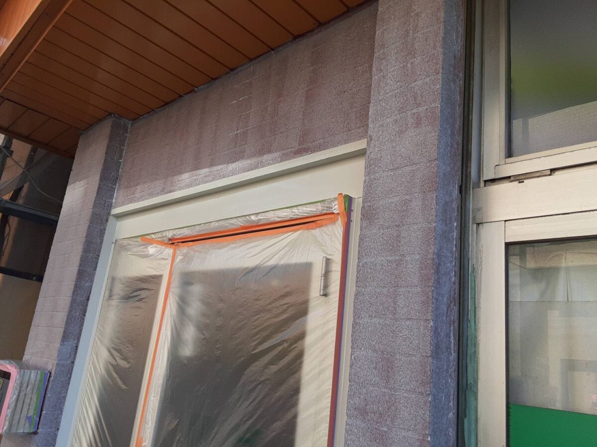埼玉県さいたま市大宮区　某整骨院　外壁タイルはメンテナンス不要？　外壁の仕上げ塗装