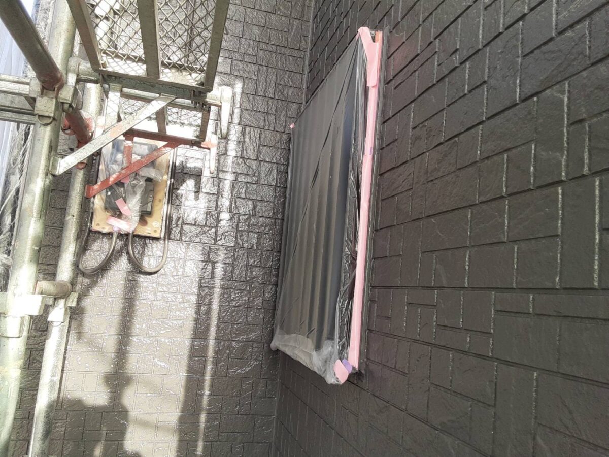 埼玉県さいたま市見沼区　A様邸　外壁塗装　屋根塗装　イメージチェンジのチャンス　外壁中塗り塗装 (2)