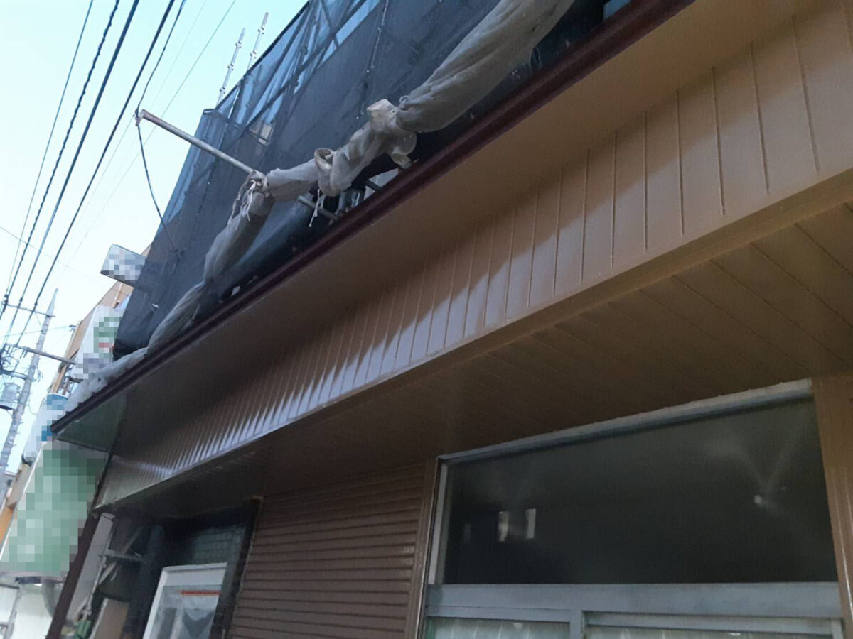 埼玉県さいたま市大宮区　某整骨院　外壁塗装 シャッター塗装は難しい！　破風、シヤッターの仕上げ塗装 (2)