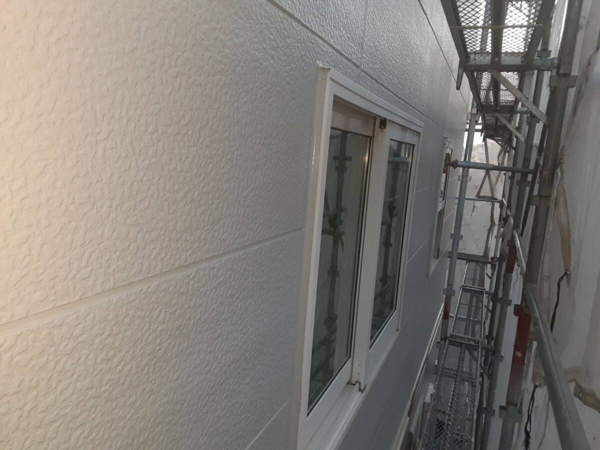 埼玉県さいたま市緑区　S様邸　外壁塗装　屋根塗装　仕上げ塗装　上塗り　外壁帯上の仕上げ塗装