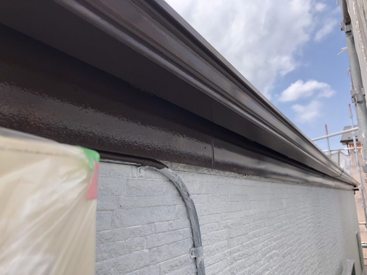 埼玉県さいたま市　K様邸　外壁塗装　屋根塗装　破風　雨どい　付帯部　破風、雨樋の仕上げ (2)
