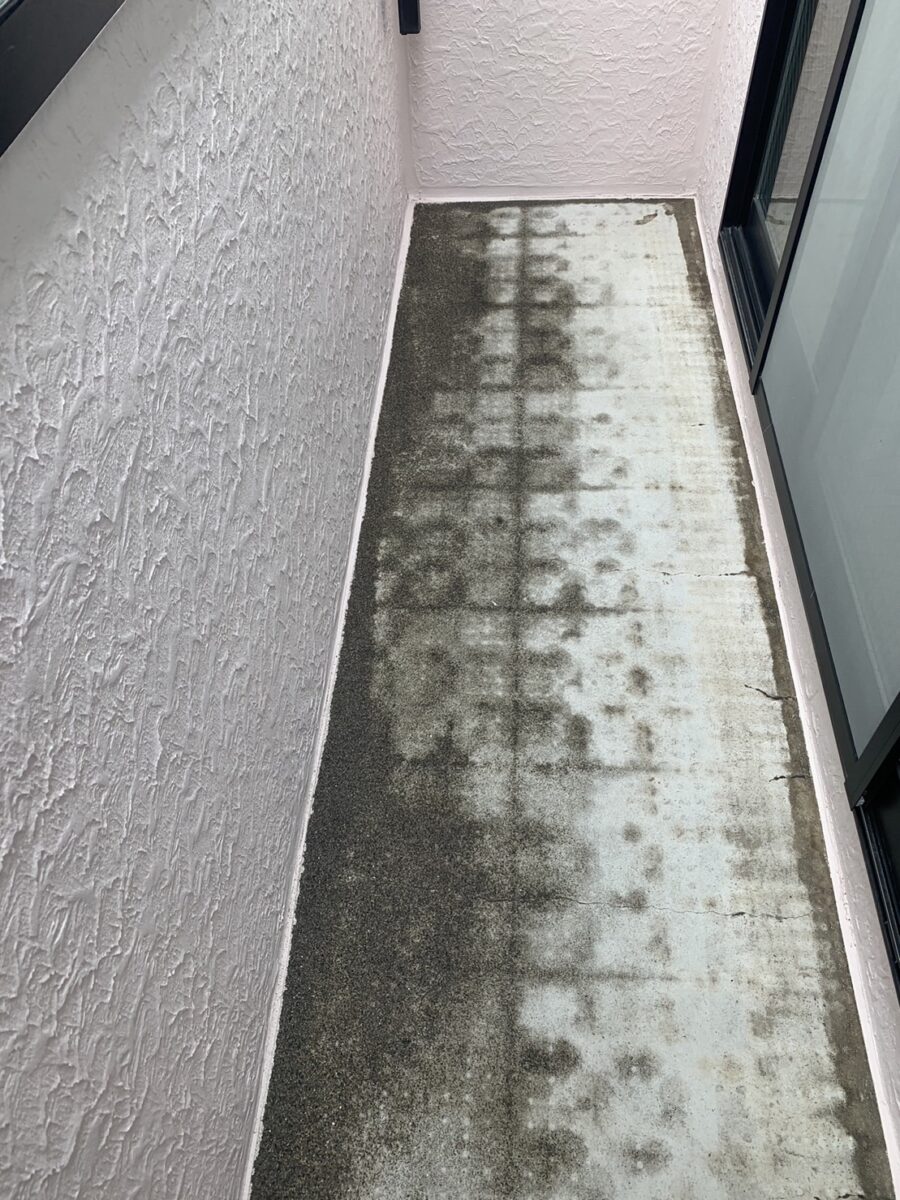 埼玉県さいたま市　H様邸　屋根塗装　外壁塗装　ベランダ防水　コーキング　ベランダ床にプライマー