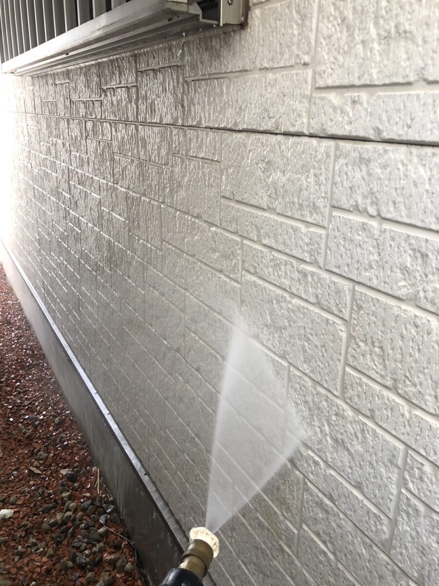 埼玉県さいたま市　H様邸　外壁塗装　外壁の高圧洗浄のポイント　養生　外壁の洗浄 (1)