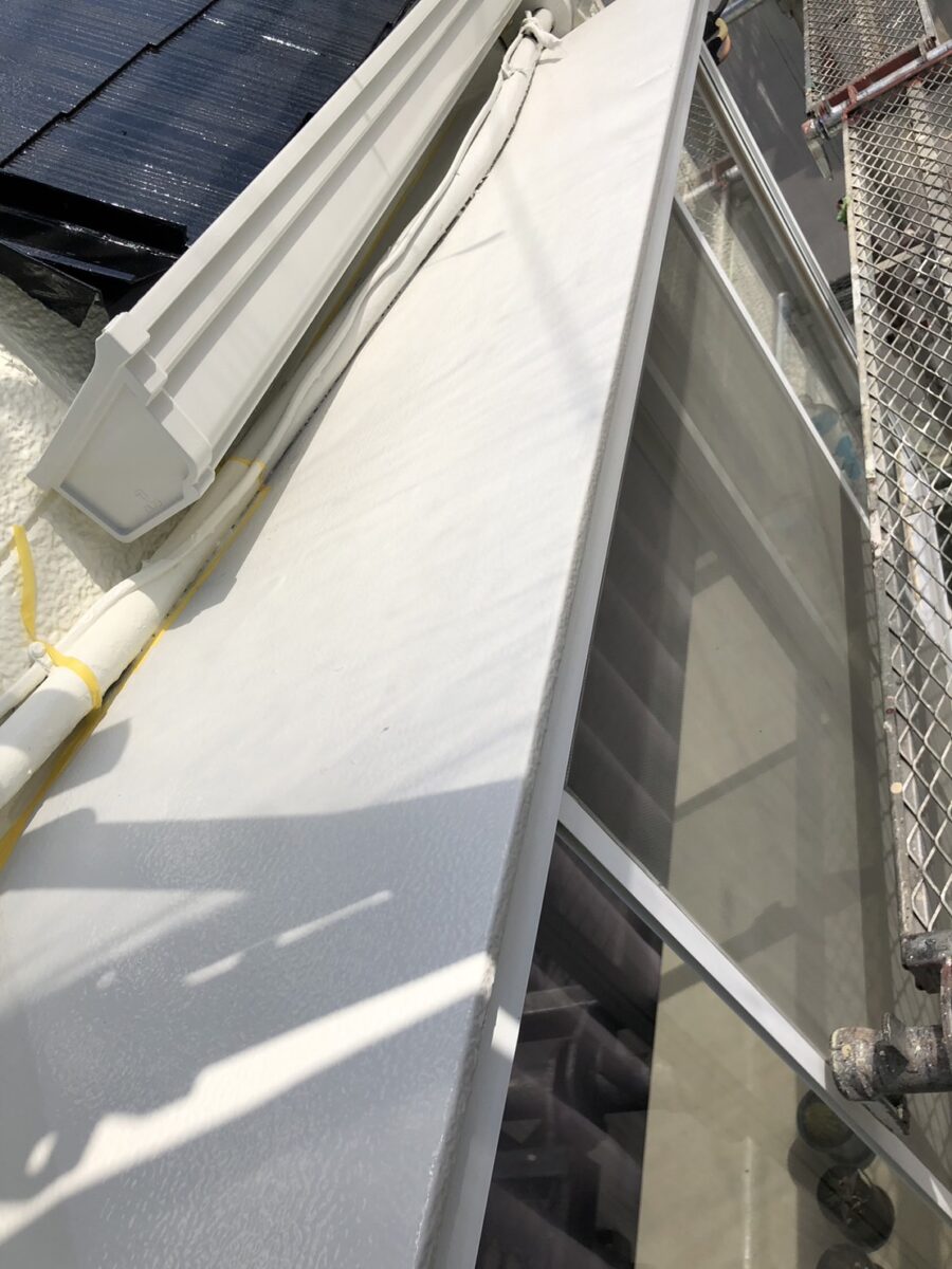 埼玉県さいたま市　集合住宅　屋根塗装　外壁塗装　付帯部　仕上げ　完工　霧除けの仕上げ