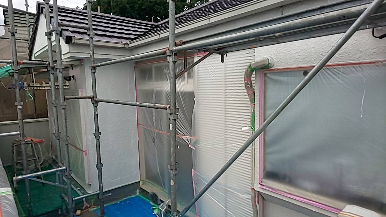 埼玉県さいたま市K様邸　外壁塗装・屋根塗装　養生　外壁下塗り　屋根壁の下塗り (2)