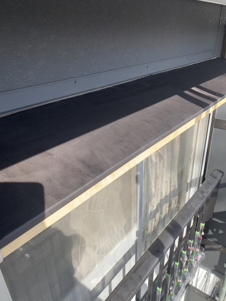 埼玉県さいたま市アパート　外壁塗装　養生・鉄部の下塗り