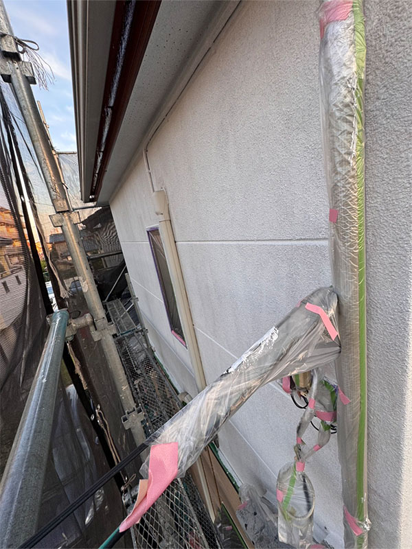 埼玉県さいたま市 外壁下塗り 雨どい付近