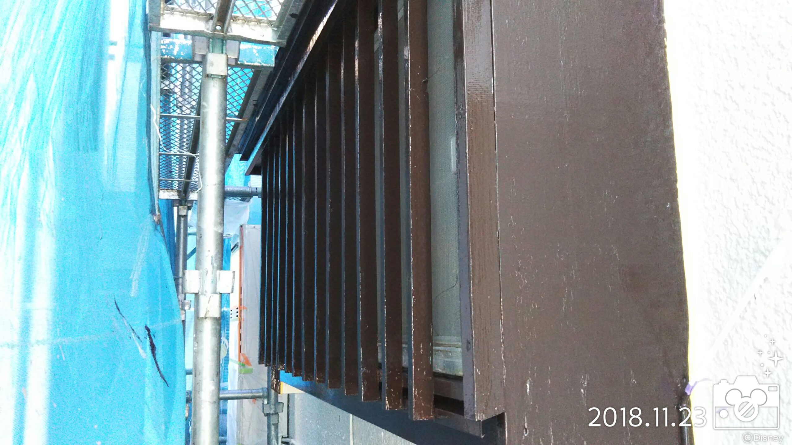 埼玉県さいたま市緑区の（木造2階建て）K様邸にて塗り替えリフォーム中　木部・鉄部の仕上げ塗装