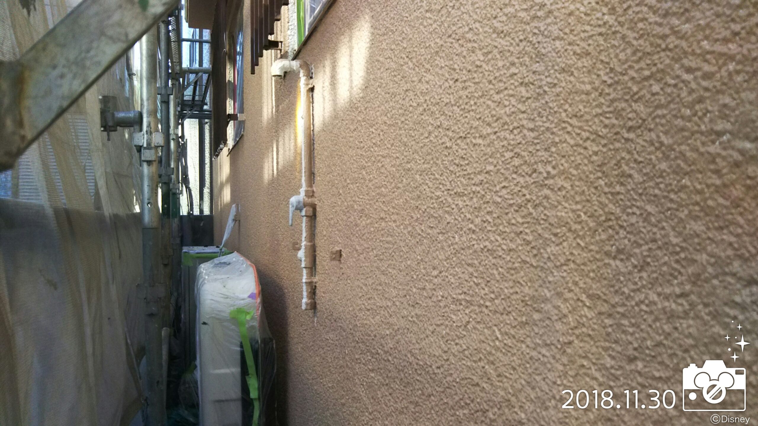 埼玉県さいたま市緑区の（木造２階建て）Ｏ様邸にて塗り替えリフォーム中　木部・鉄部の仕上げ塗装