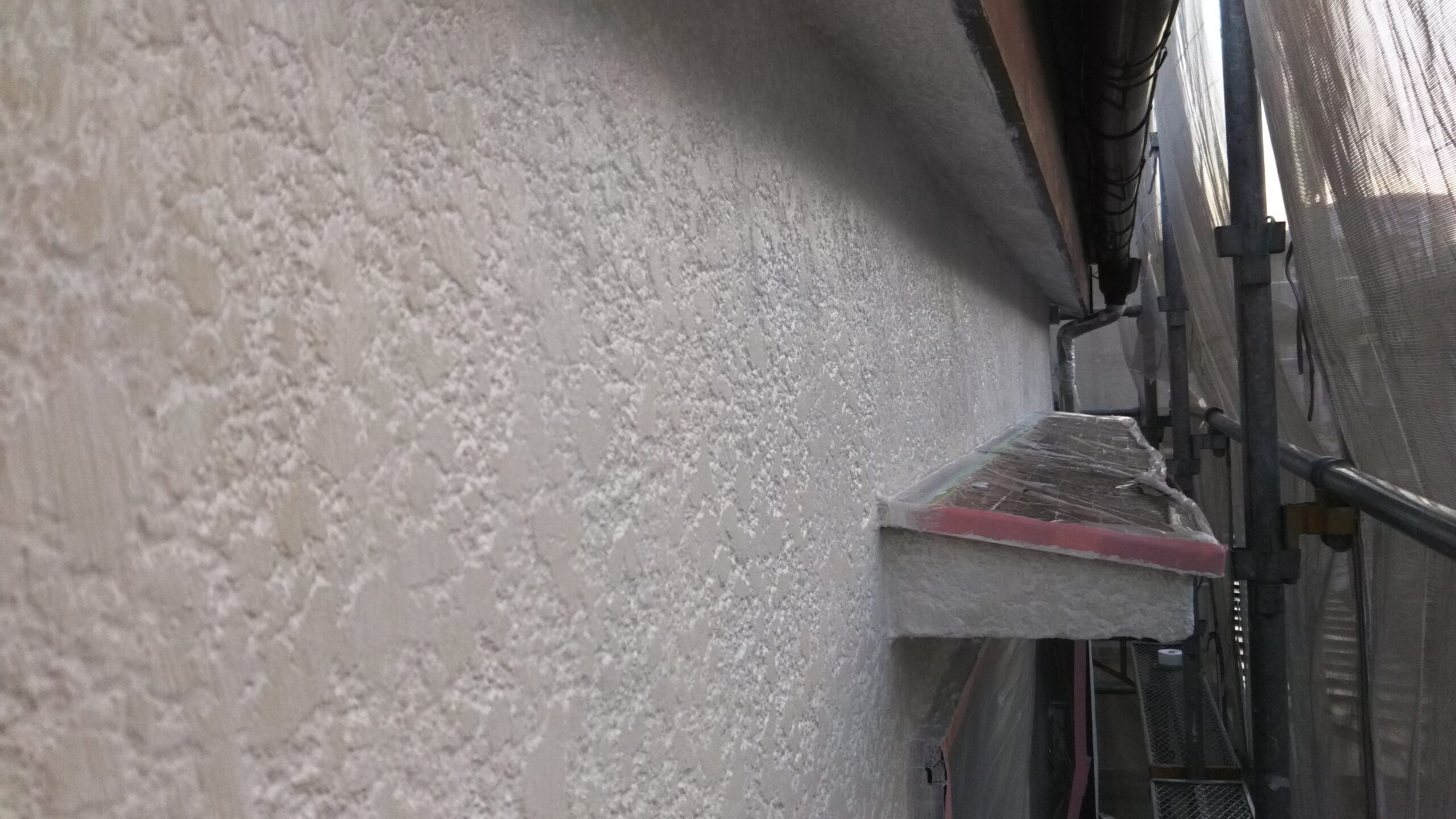 埼玉県さいたま市見沼区のT様邸（木造２階建て）にて塗り替えリフォーム中　雨のため塗装作業が中断