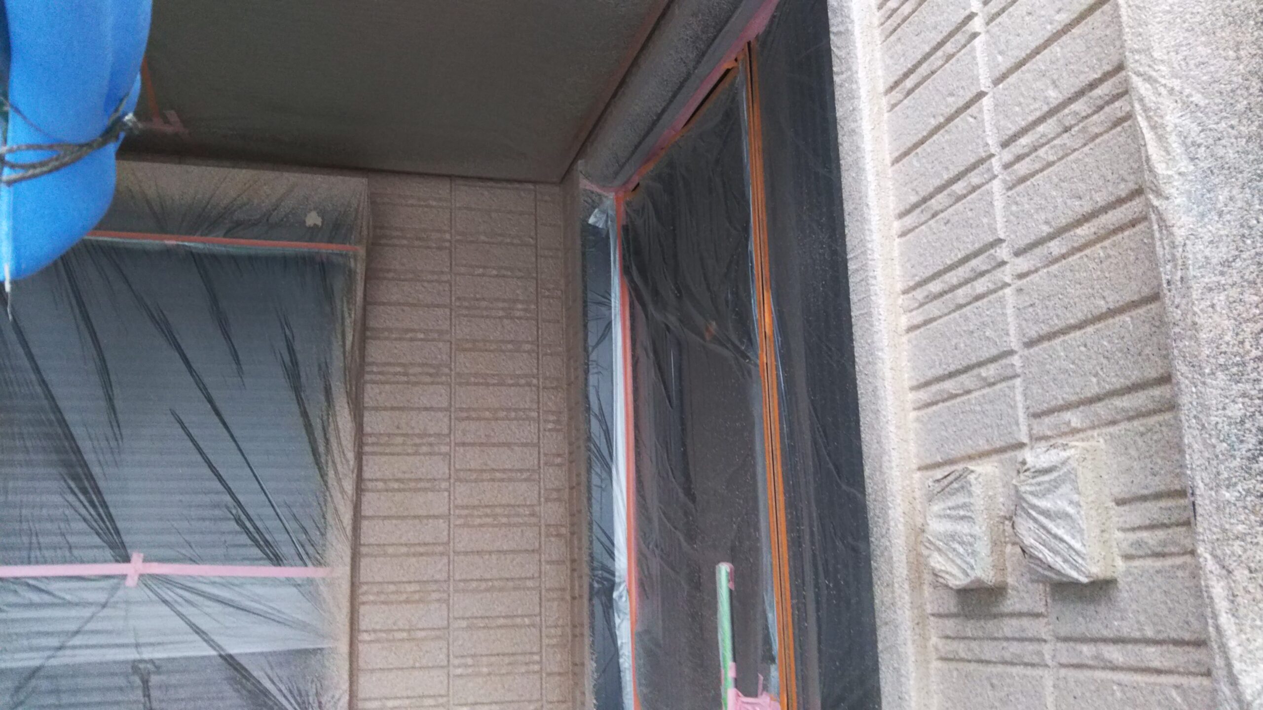 埼玉県さいたま市中央区のO様邸　雨のため外壁塗装を中断｜（木造３階建て）にて塗り替えリフォーム中