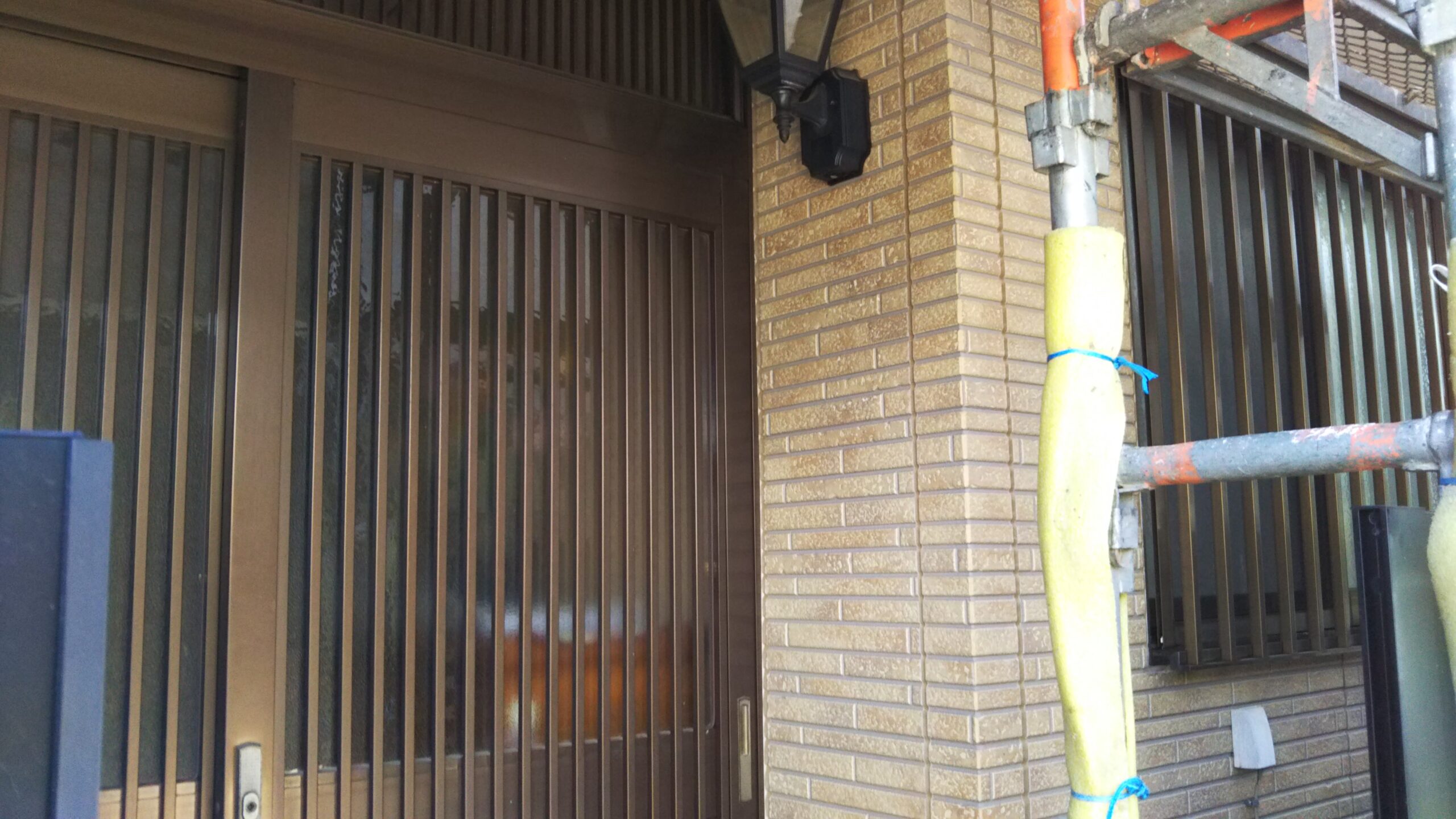 埼玉県さいたま市岩槻区のS様邸（木造２階建て）にて外壁塗装前の高圧洗浄