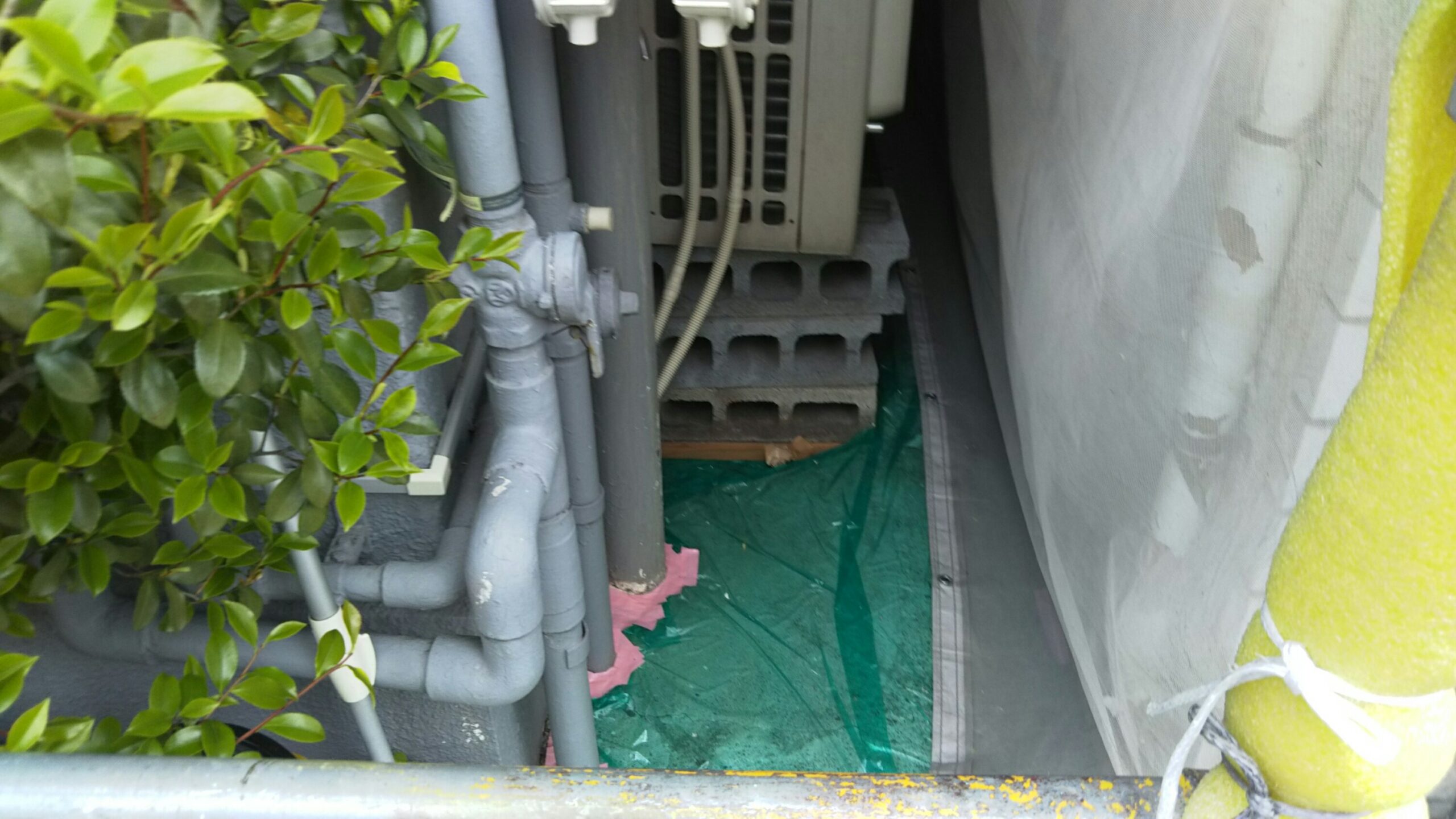 埼玉県さいたま市緑区のO様邸（木造２階建て）にて鉄部塗装・サッシ回りの清掃