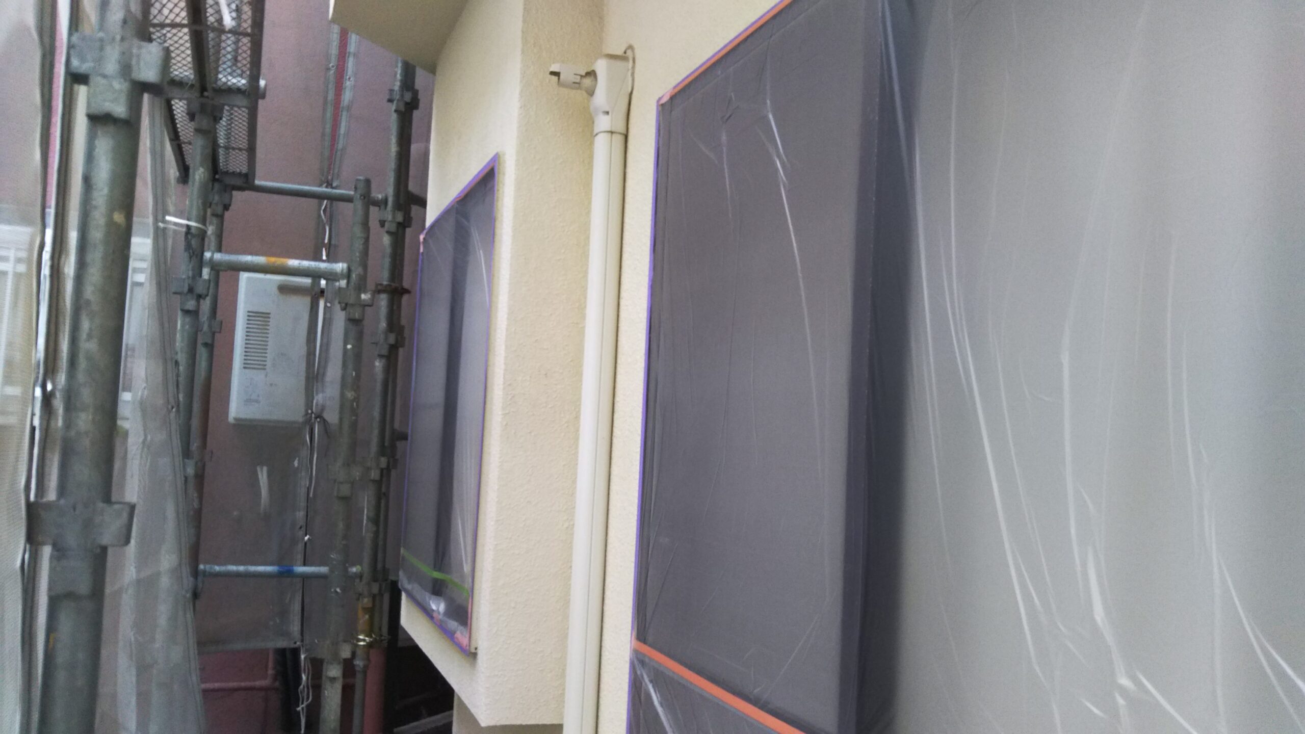 埼玉県さいたま市中央区のA様邸（木造２階建て）にて外壁の塗り替え塗装　雨のため塗装作業を中断