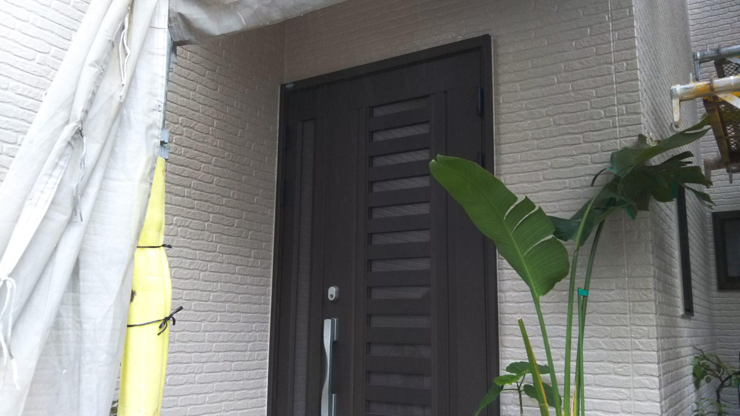 埼玉県さいたま市緑区のS様邸（木造２階建て）にて塗り替えリフォーム　雨により塗装作業を一旦中断