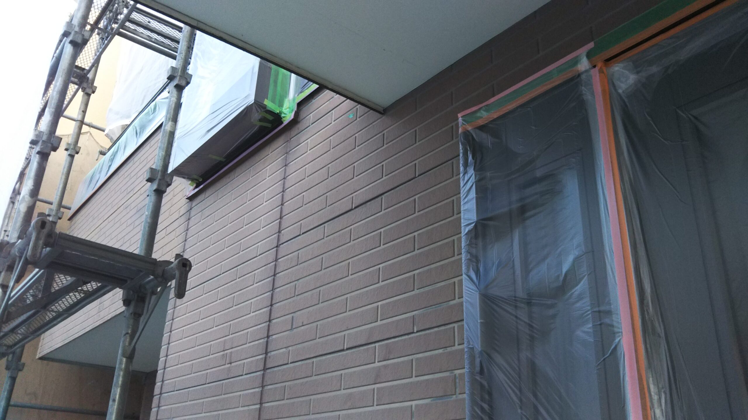 埼玉県さいたま市浦和区のH様邸（木造3階建て）にて外壁塗装前の養生作業
