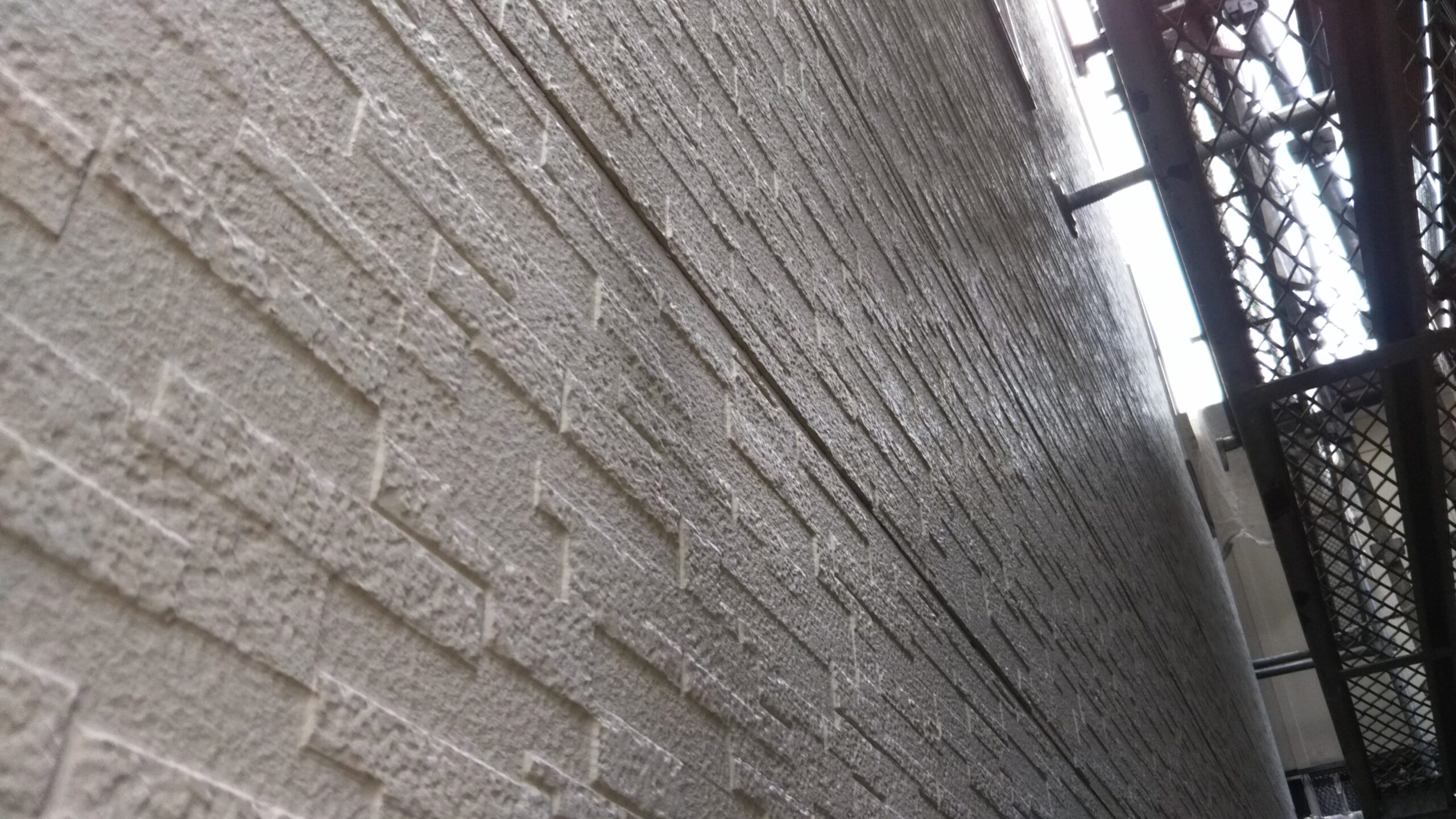 埼玉県さいたま市中央区のY様邸（木造３階建て）にてコーキングの打ち替えと外壁塗装の養生