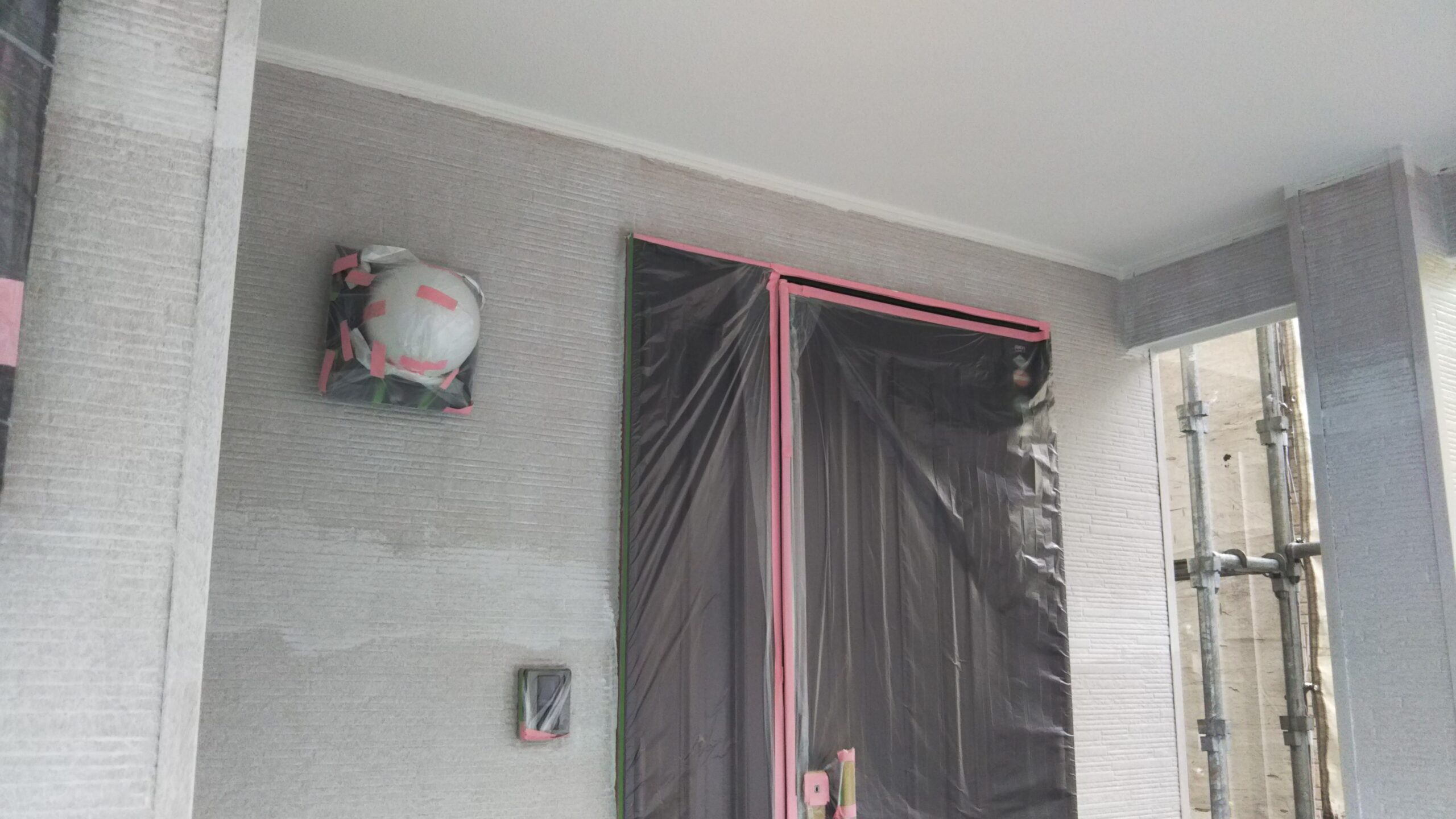 埼玉県さいたま市見沼区のＯ様邸（木造３階建て）にて外壁の下塗り・中塗り・破風の塗装工事