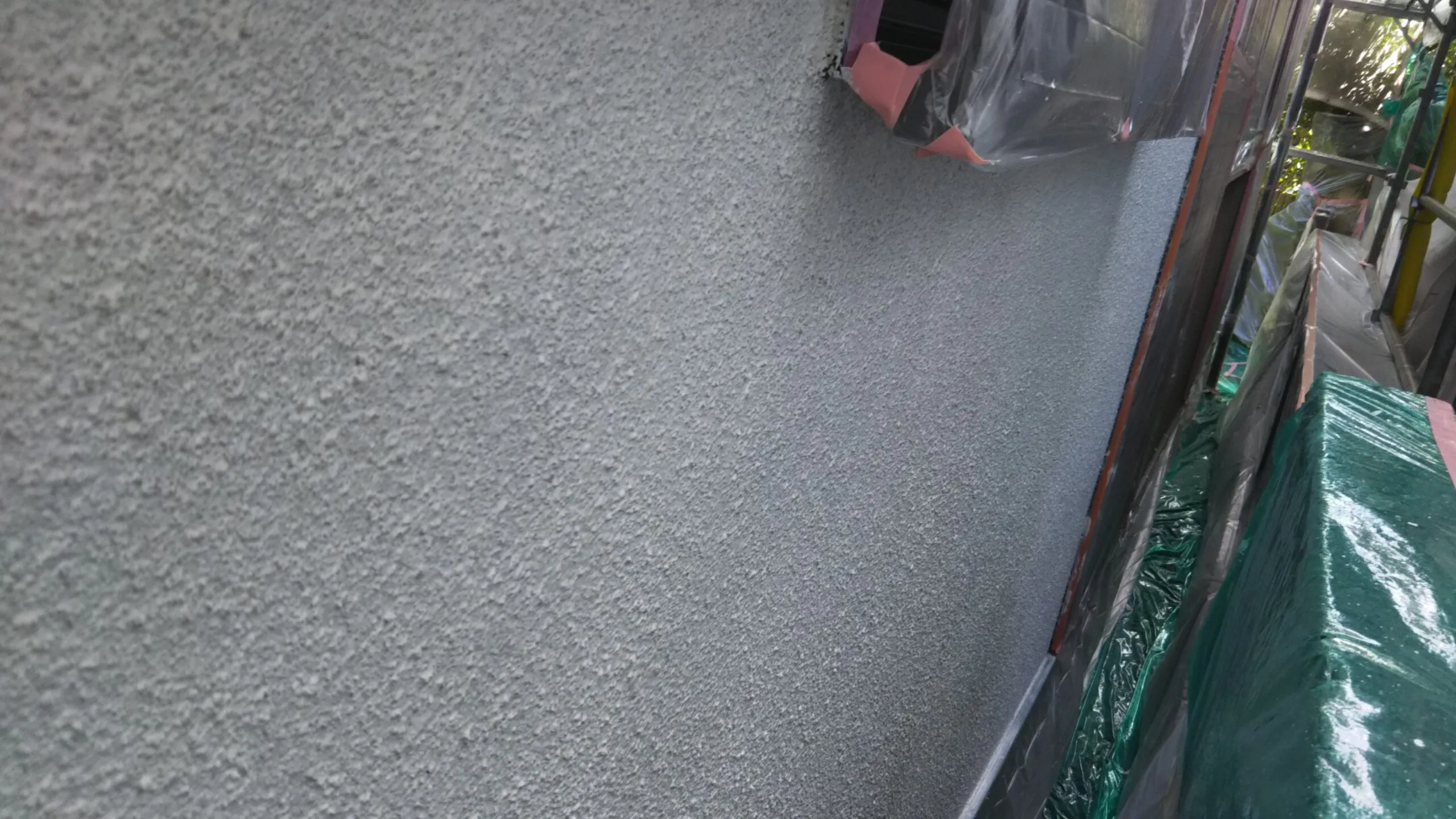 埼玉県さいたま市南区のT様邸(木造2階建て)にて外壁の下塗り塗装