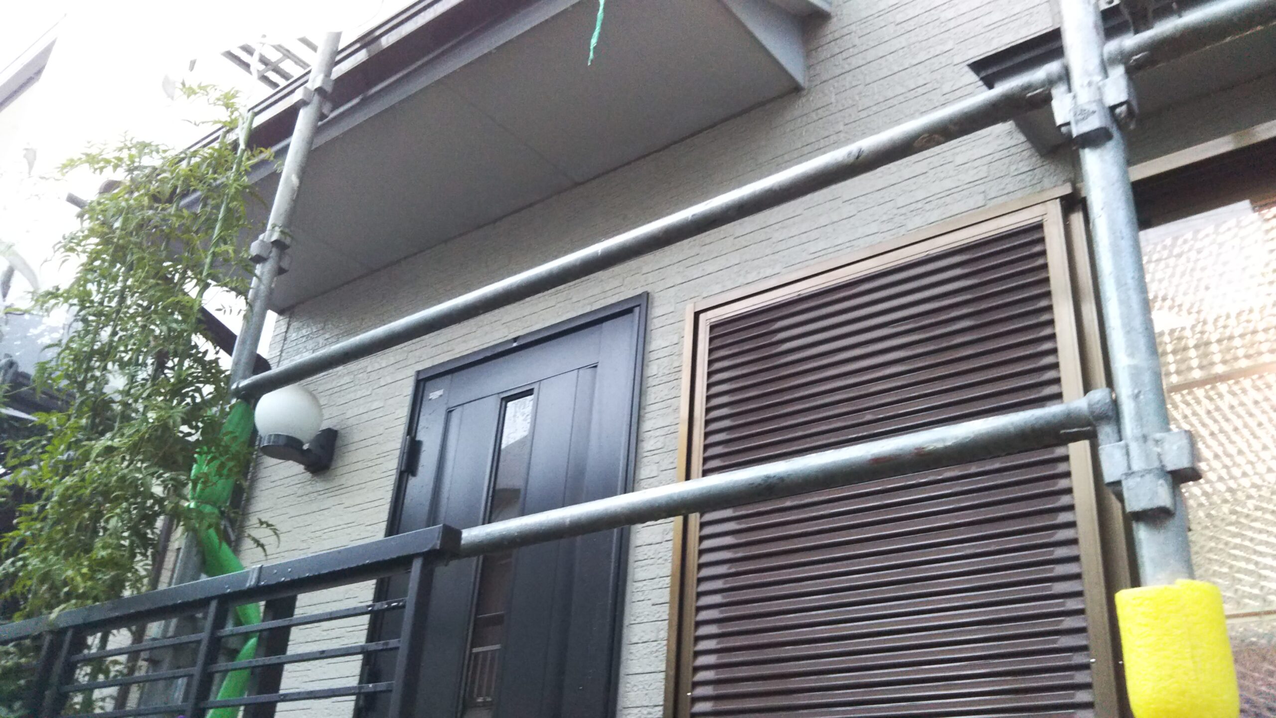 埼玉県さいたま市南区のＭ様邸（木造３階建て）にて外壁塗装前の高圧洗浄