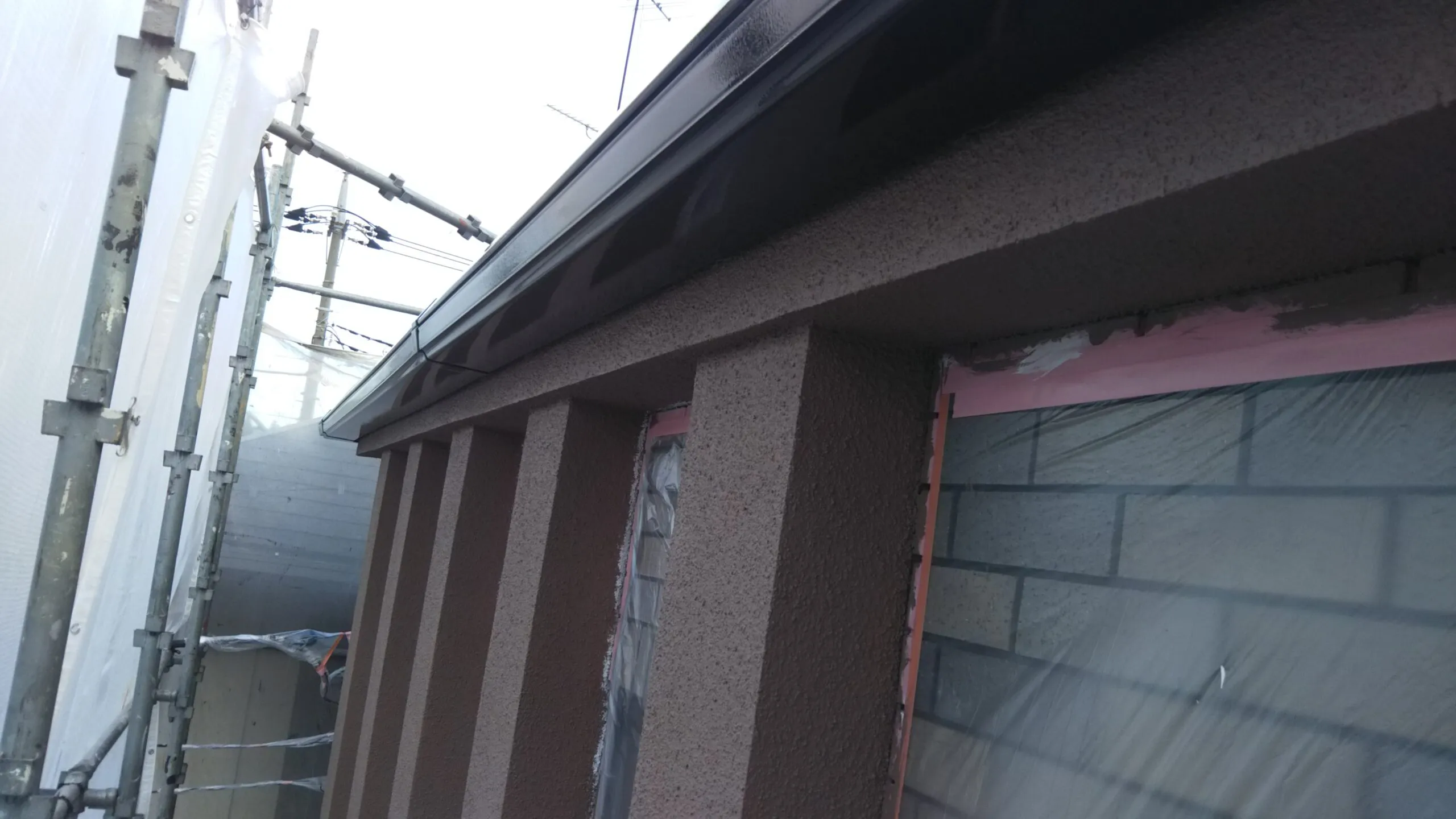 埼玉県さいたま市南区のT様邸(木造2階建て)にて外壁の仕上げ塗装・軒樋の塗装