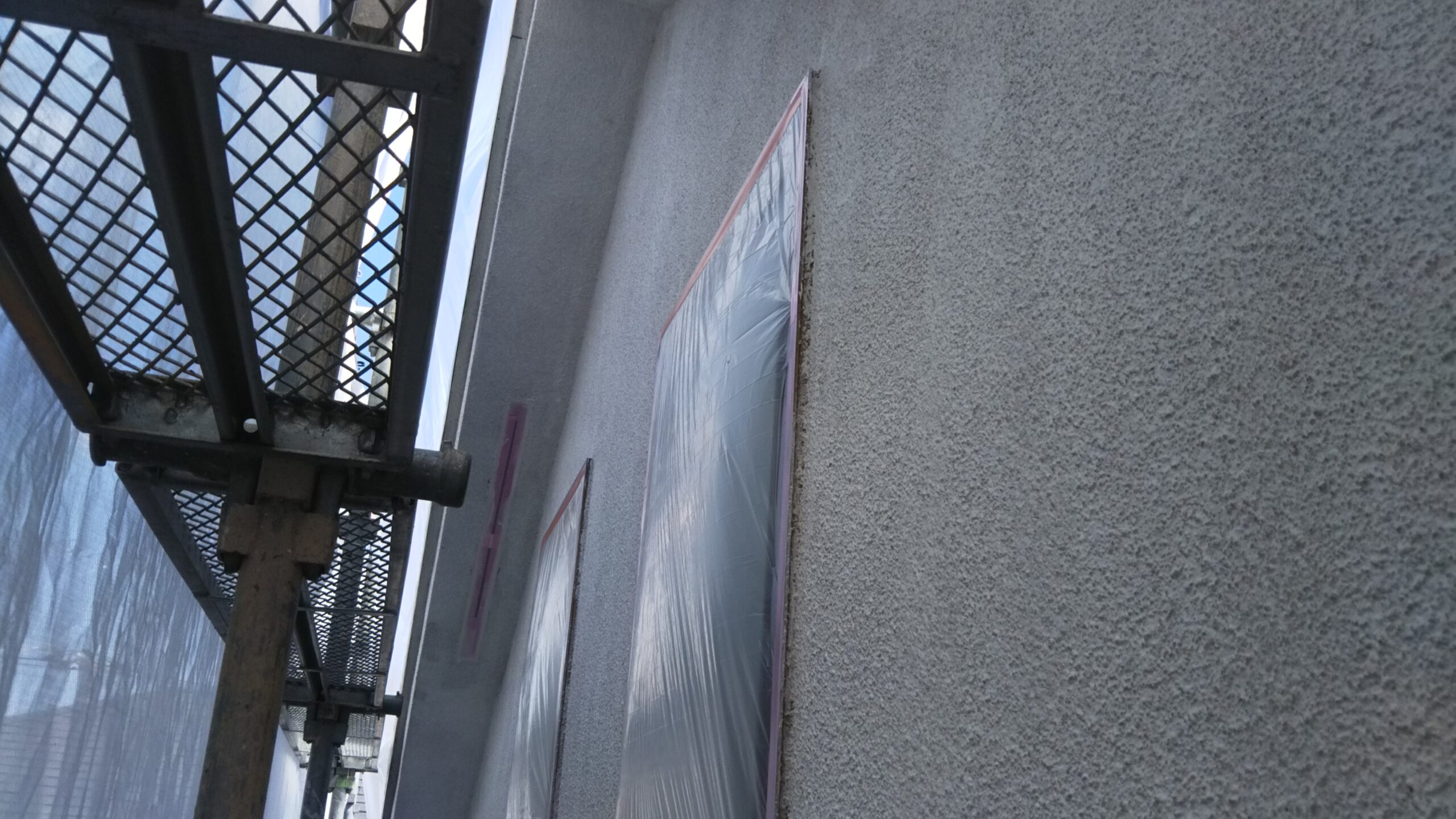 埼玉県さいたま市南区のH様邸（木造３階建て）にて外壁の下塗り・中塗り塗装