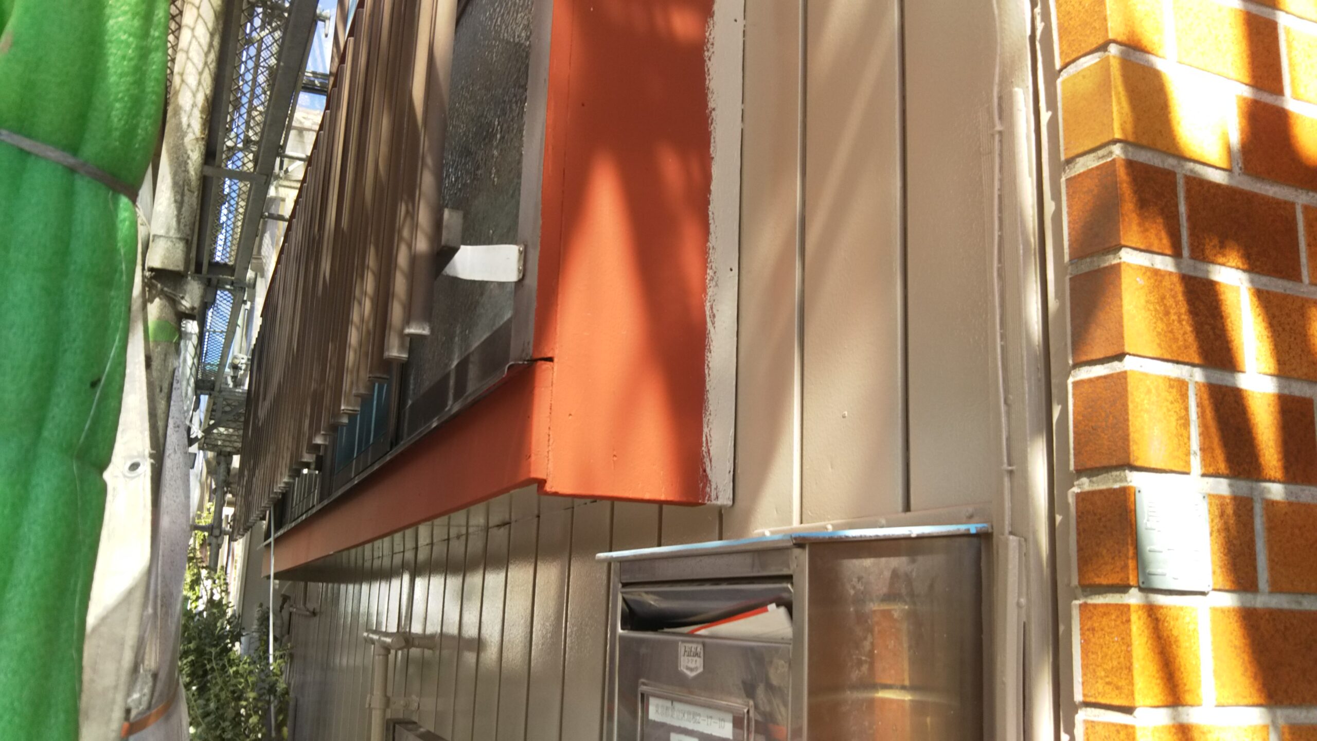 埼玉県さいたま市岩槻区のS様邸（木造２階建て）にて塗り替えリフォーム中　雨のため塗装作業を中断