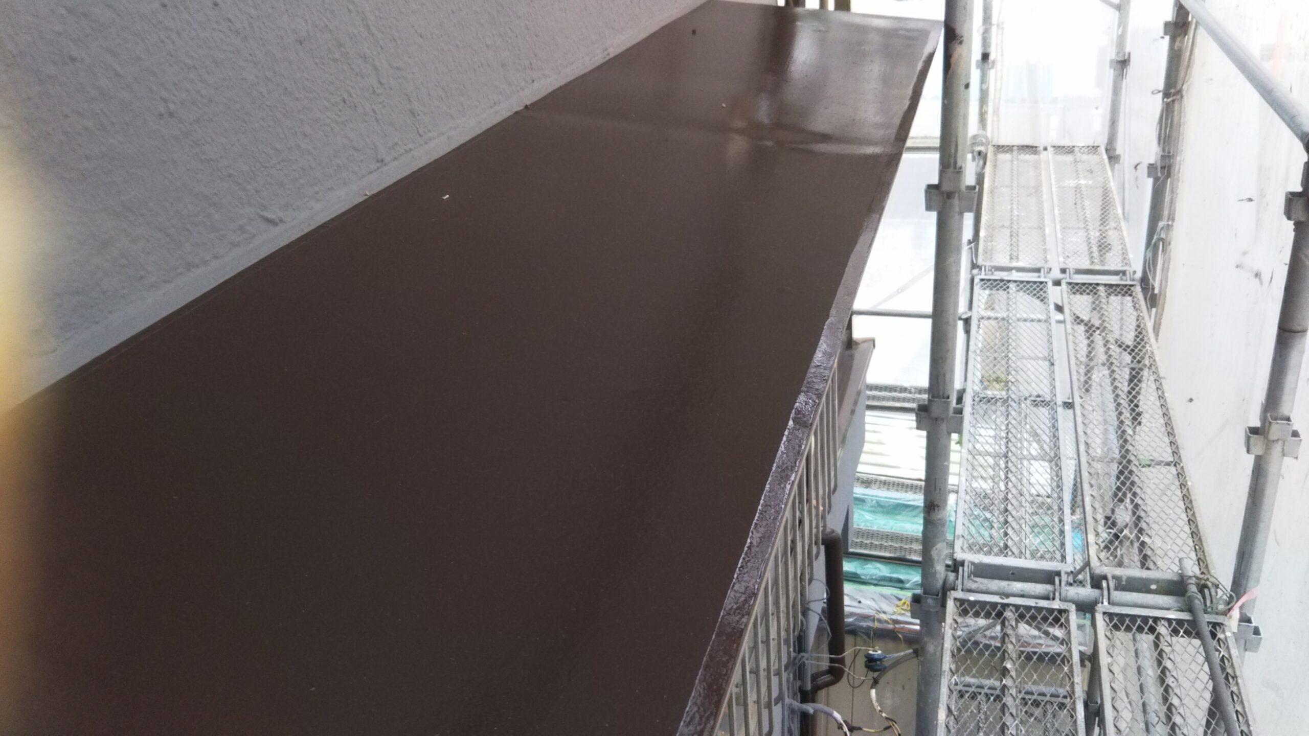 埼玉県さいたま市岩槻区のN様邸（木造２階建て）にて屋根の仕上げ塗装・サッシ回りの掃除・屋根の漆喰撤去