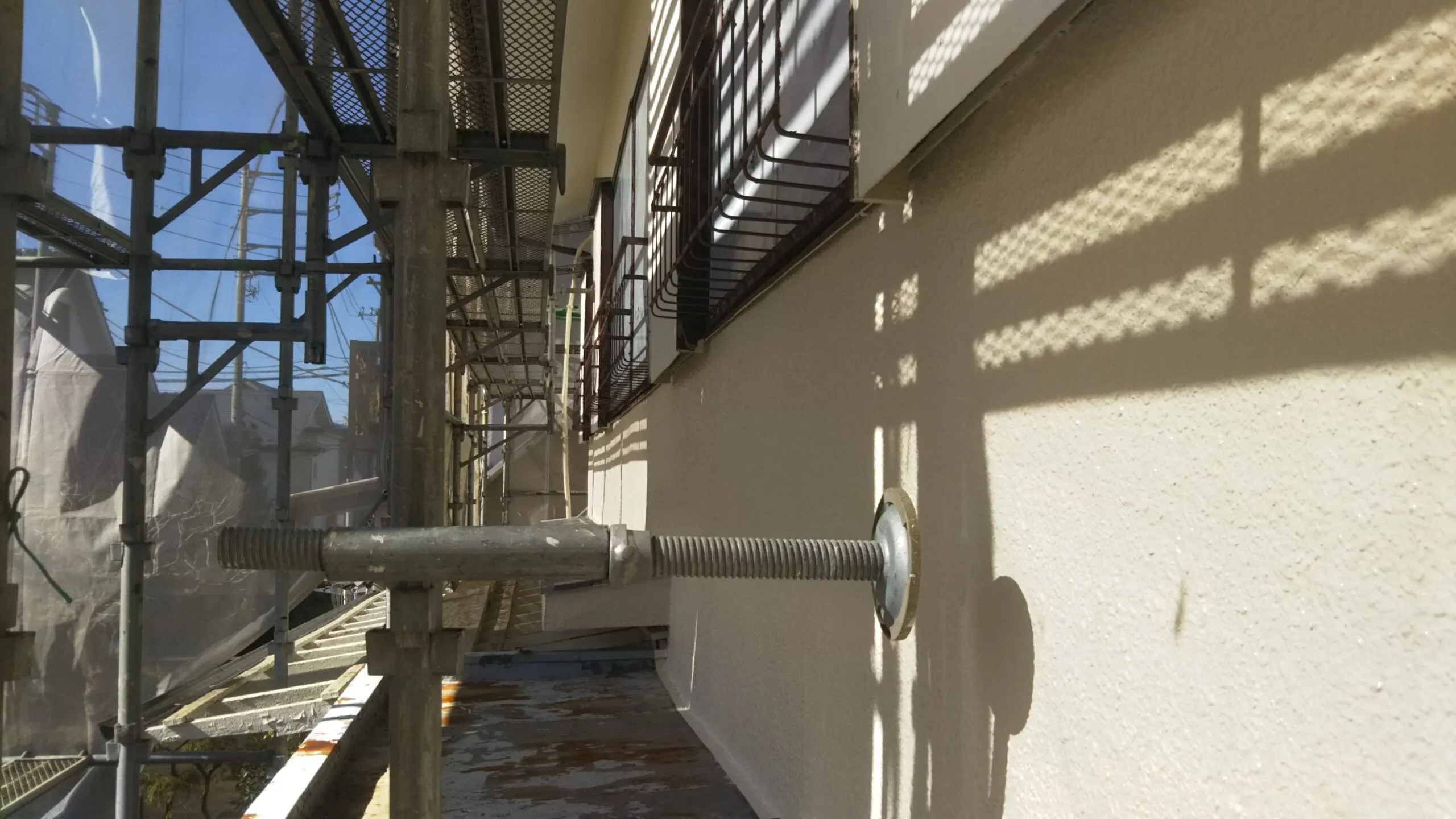 埼玉県さいたま市中央区のW様邸（木造２階建て）にて外壁の仕上げ塗装と木部・鉄部のケレン作業