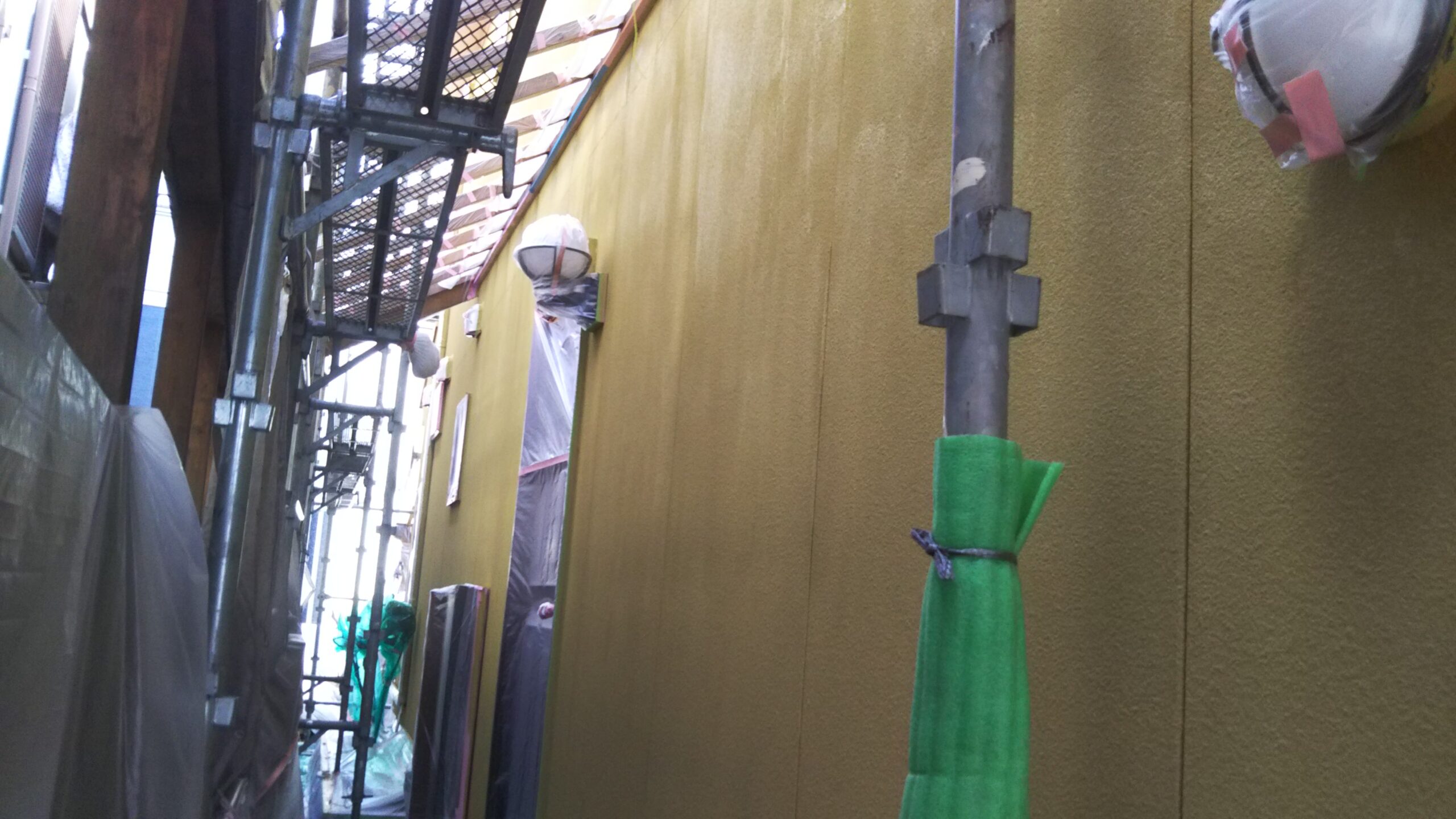 埼玉県さいたま市南区の（木造2階建て）H様邸にて外壁の中塗り・仕上げ塗装