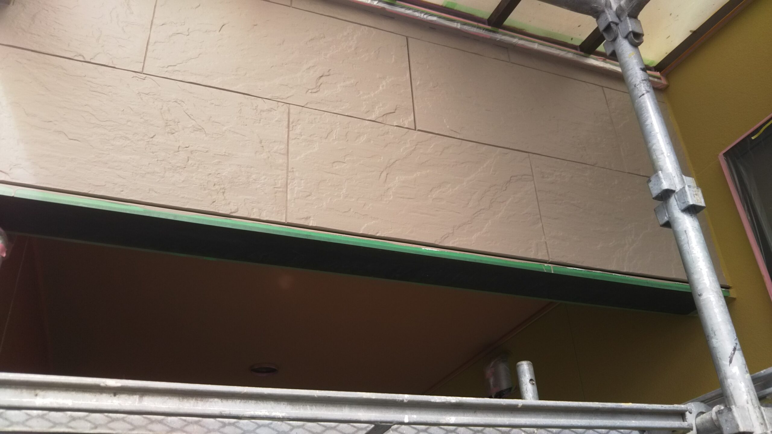 埼玉県さいたま市南区の（木造2階建て）H様邸　雨のため塗装工事を中断｜塗り替えリフォーム