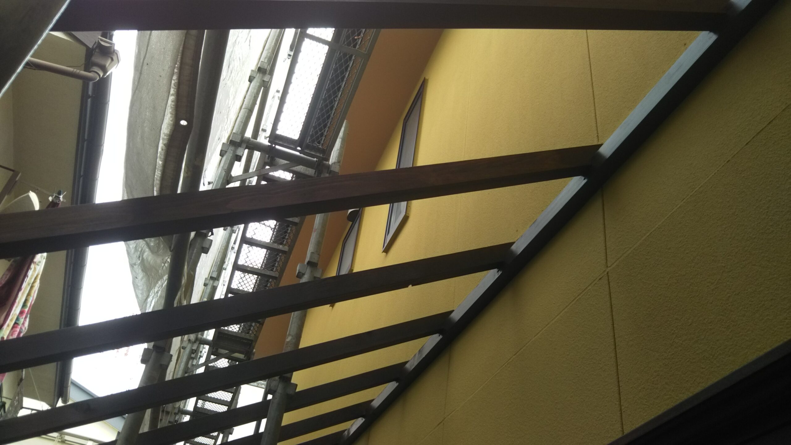 埼玉県さいたま市南区の（木造2階建て）H様邸にてテラス・鉄部の塗装工事