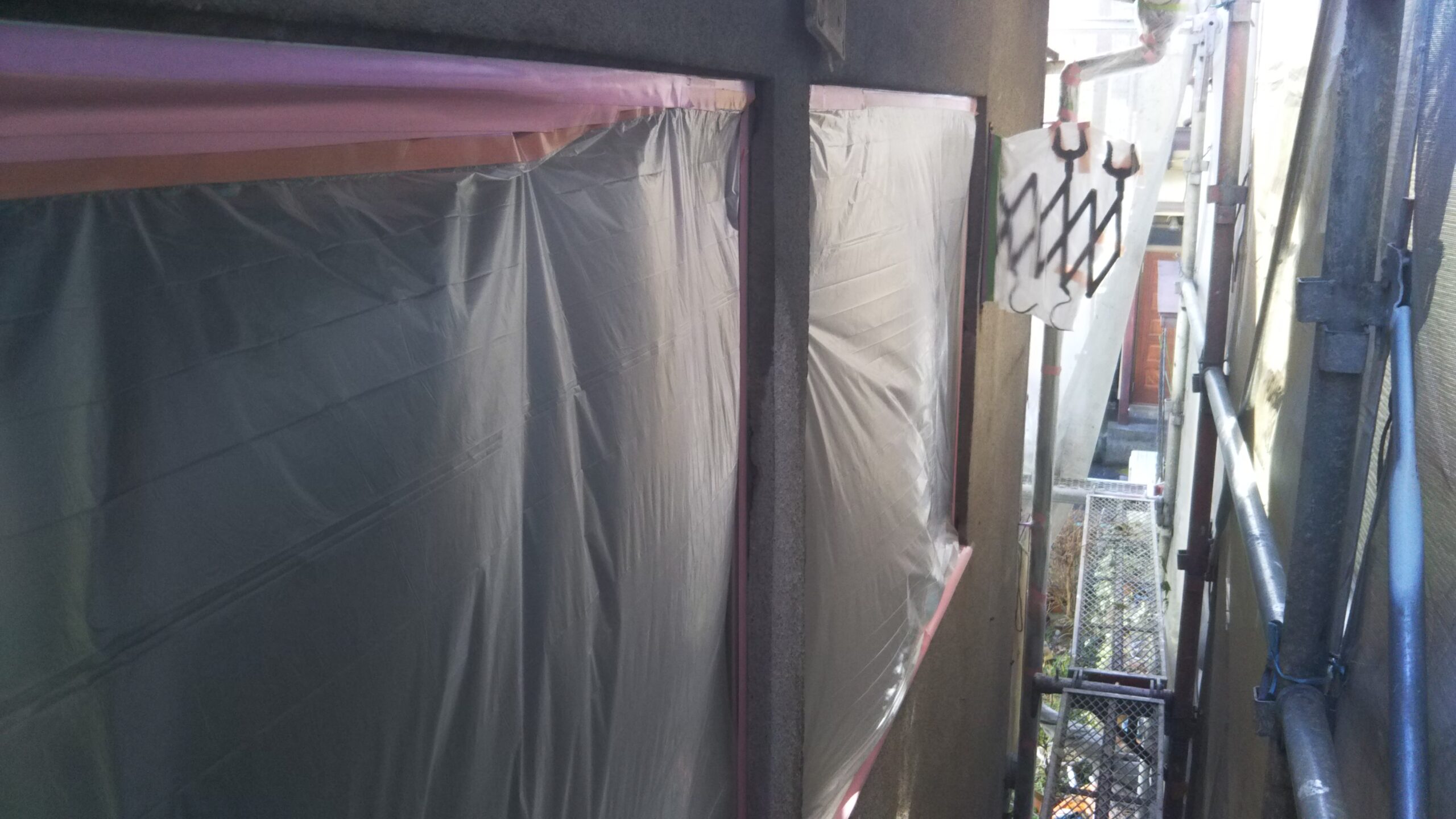 埼玉県さいたま市桜区のF様邸（木造2階建て）にて外壁塗装前の養生作業