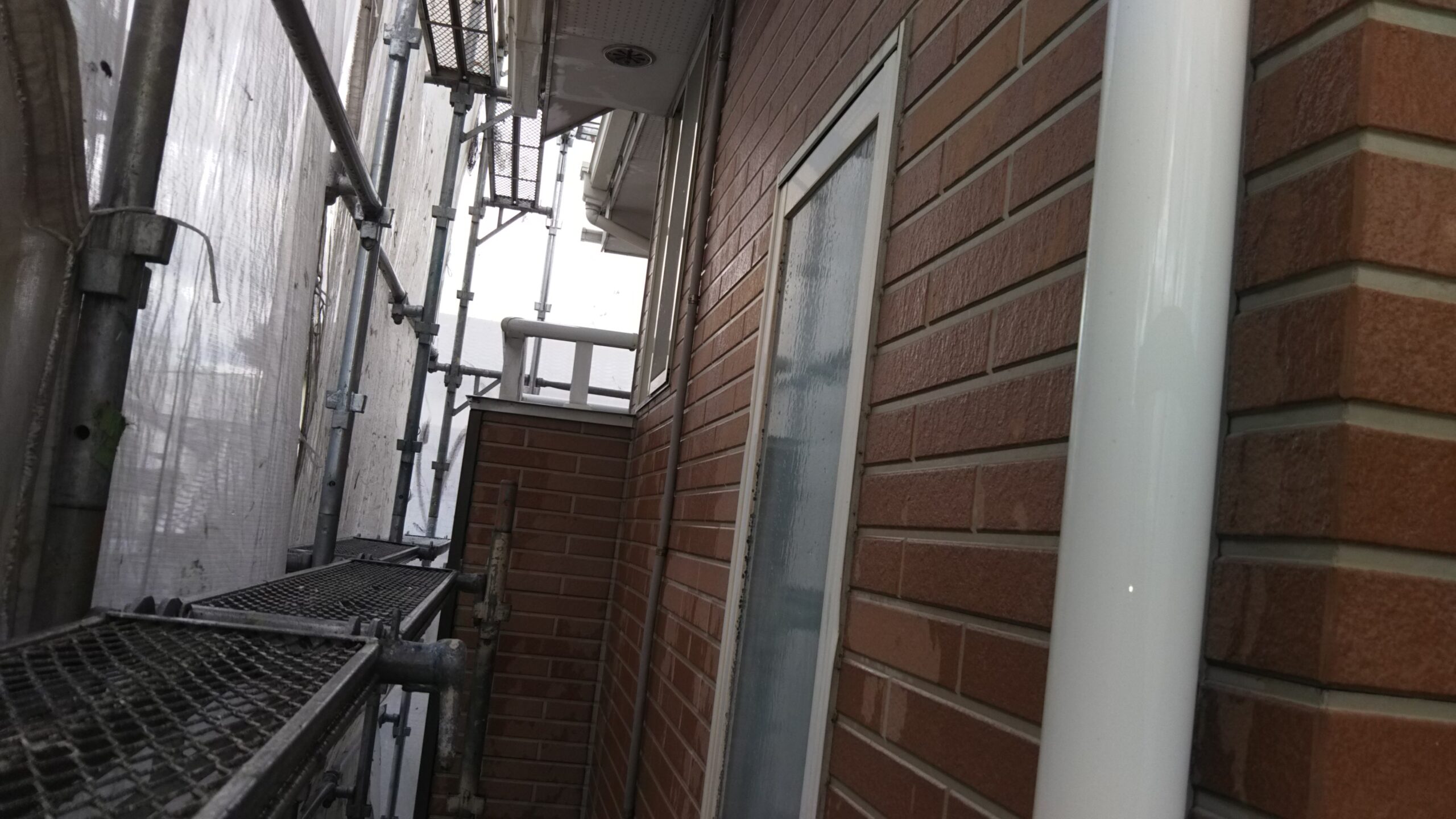 埼玉県さいたま市北区の（木造2階建て）O様邸にて屋根・外壁の高圧洗浄