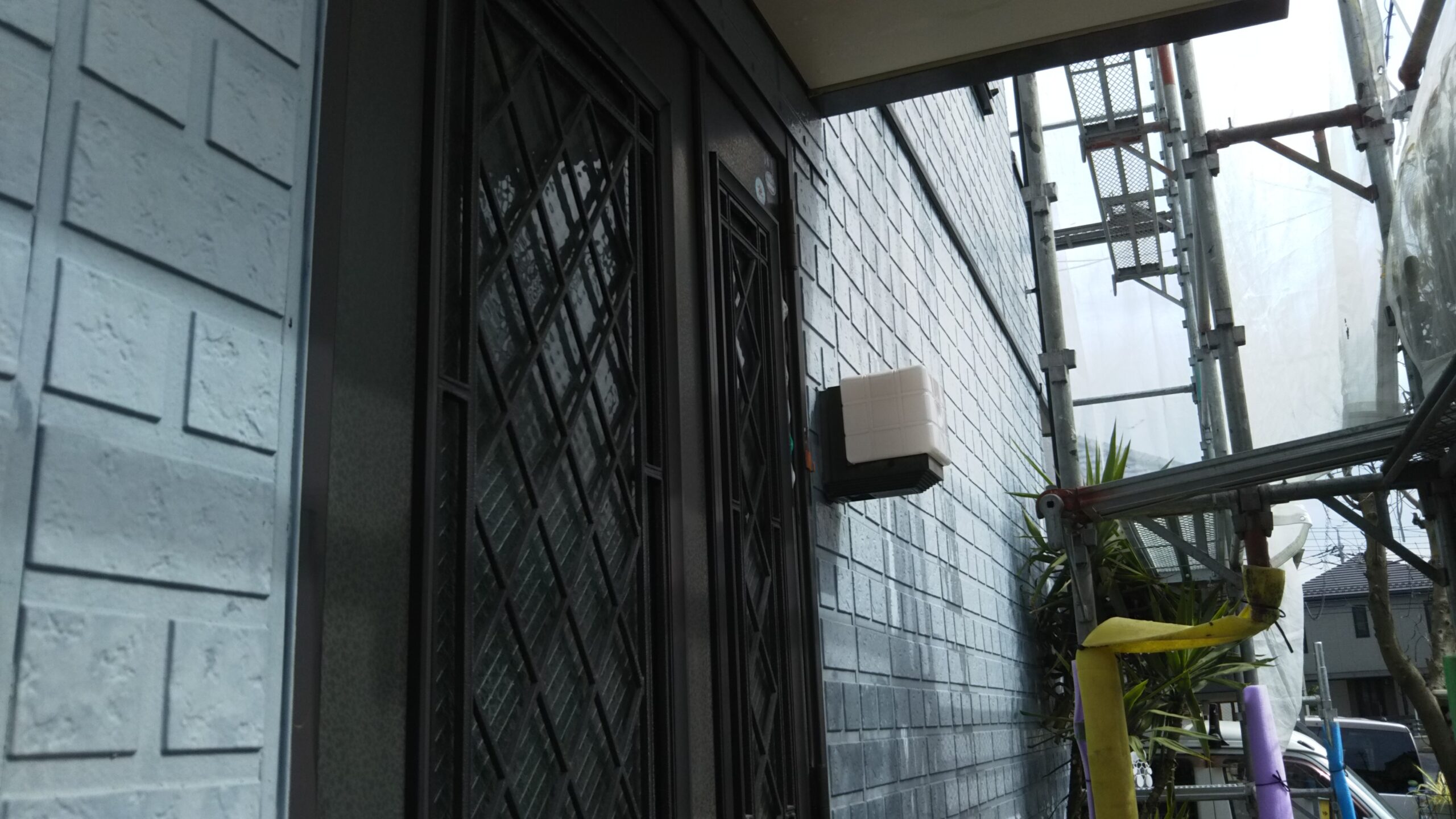 埼玉県さいたま市緑区のT様邸（木造2階建て）にて屋根・外壁の高圧洗浄