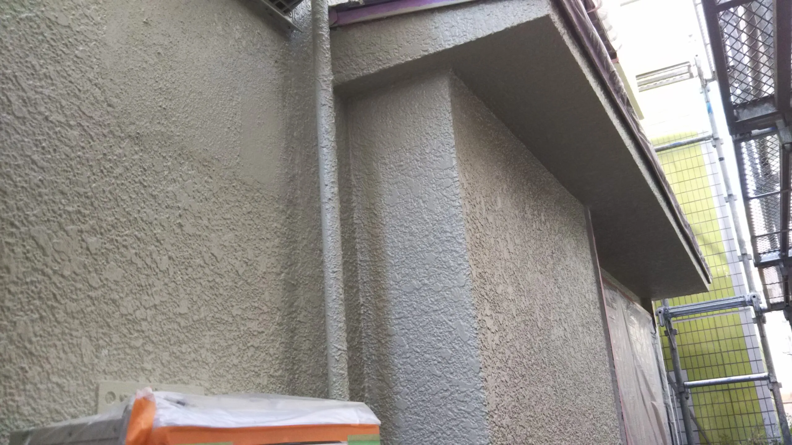 埼玉県さいたま市 外壁下塗り塗装、中塗り塗装|さいたま市南区の(木造2階建て)T様邸にて塗り替えリフォーム中