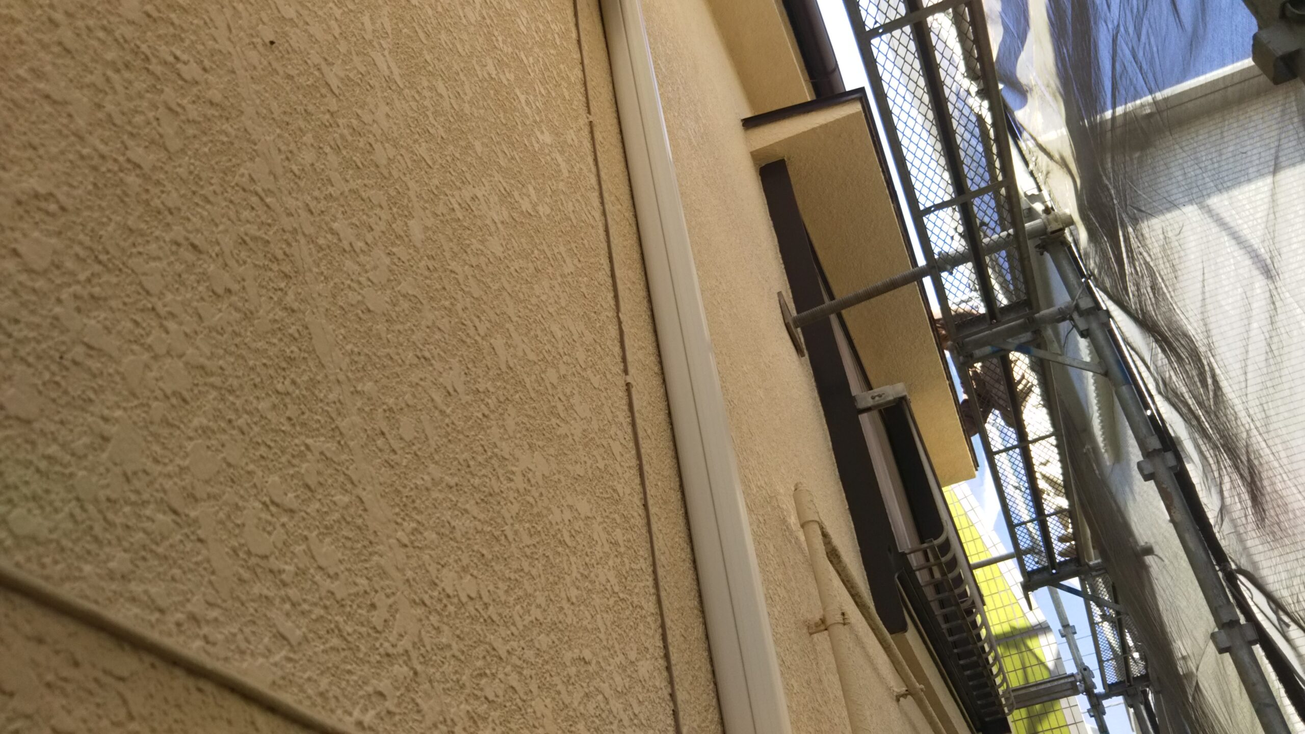 埼玉県さいたま市南区のT様邸（木造2階建て）にて塗り替え塗装中　雨のため塗装作業を中断
