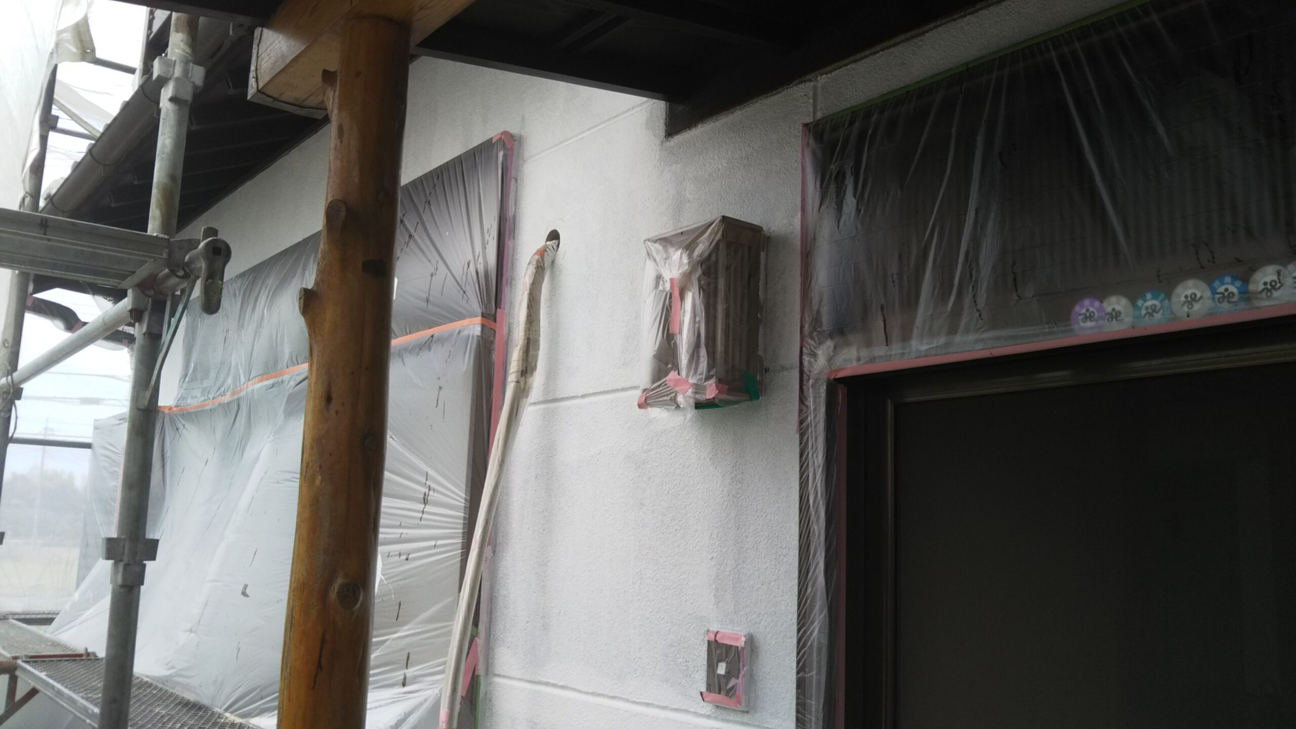 埼玉県さいたま市北区のO様邸（木造2階建て）にて外壁の下塗り塗装