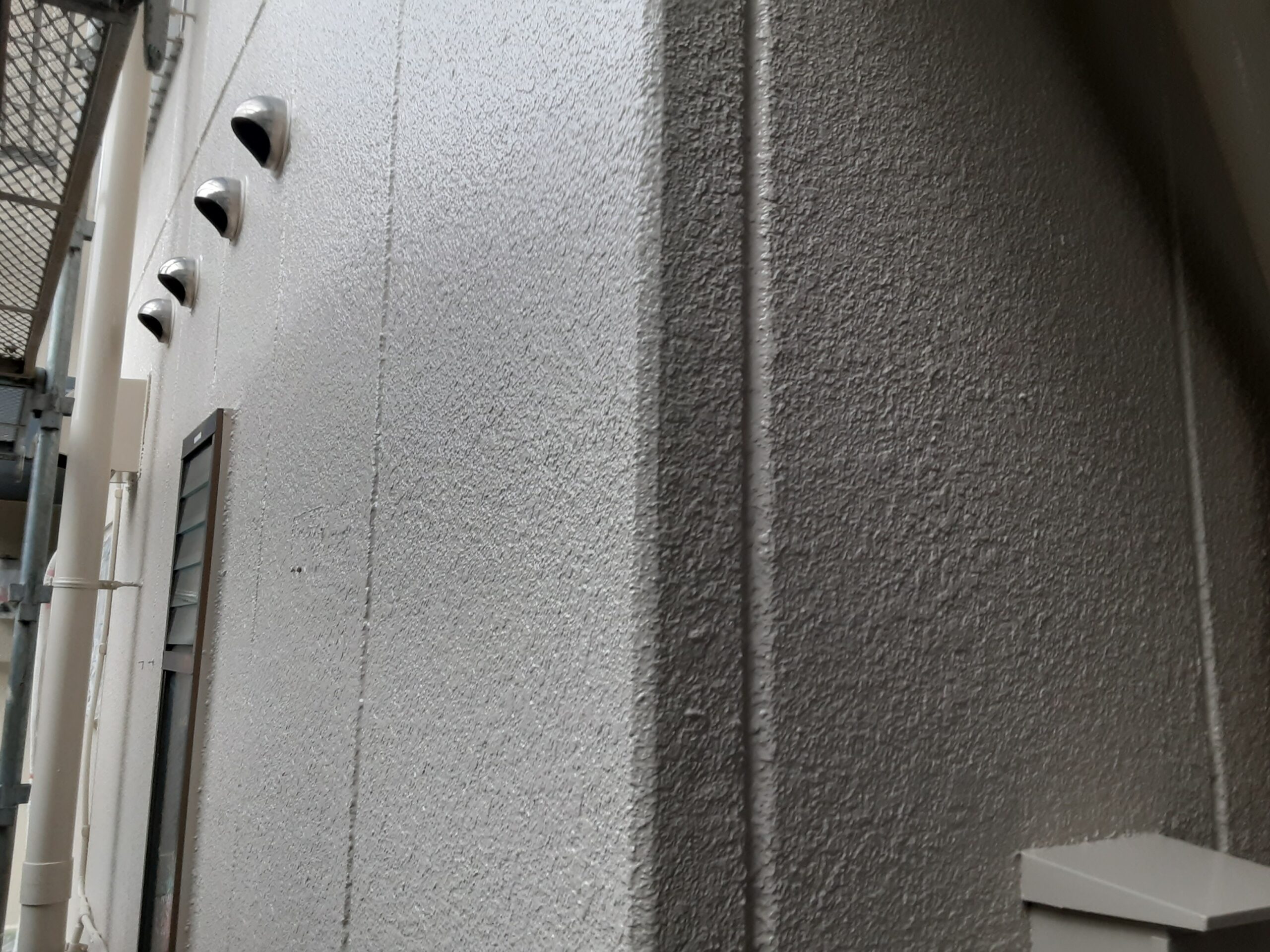 埼玉県さいたま市南区の（鉄骨3階建て）某マンションにて鉄部の塗装・コーキング撤去・サッシ廻り清掃