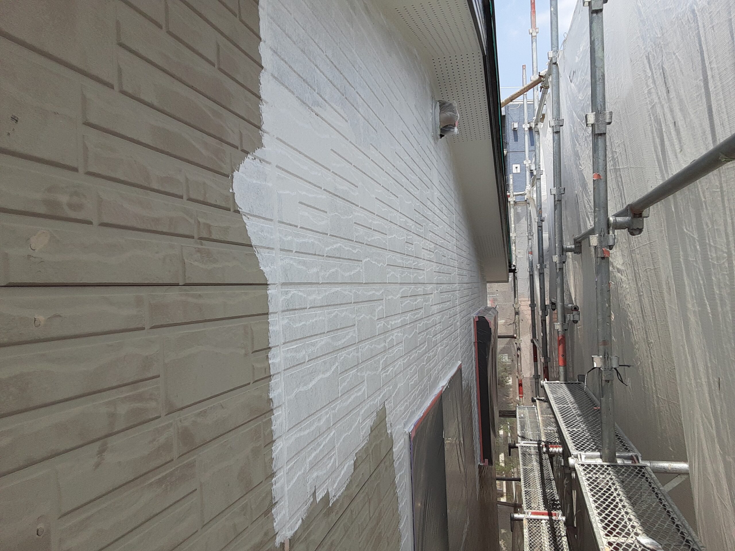 埼玉県さいたま市緑区のO様邸（木造3階建て）にて外壁の下塗り・中塗り塗装