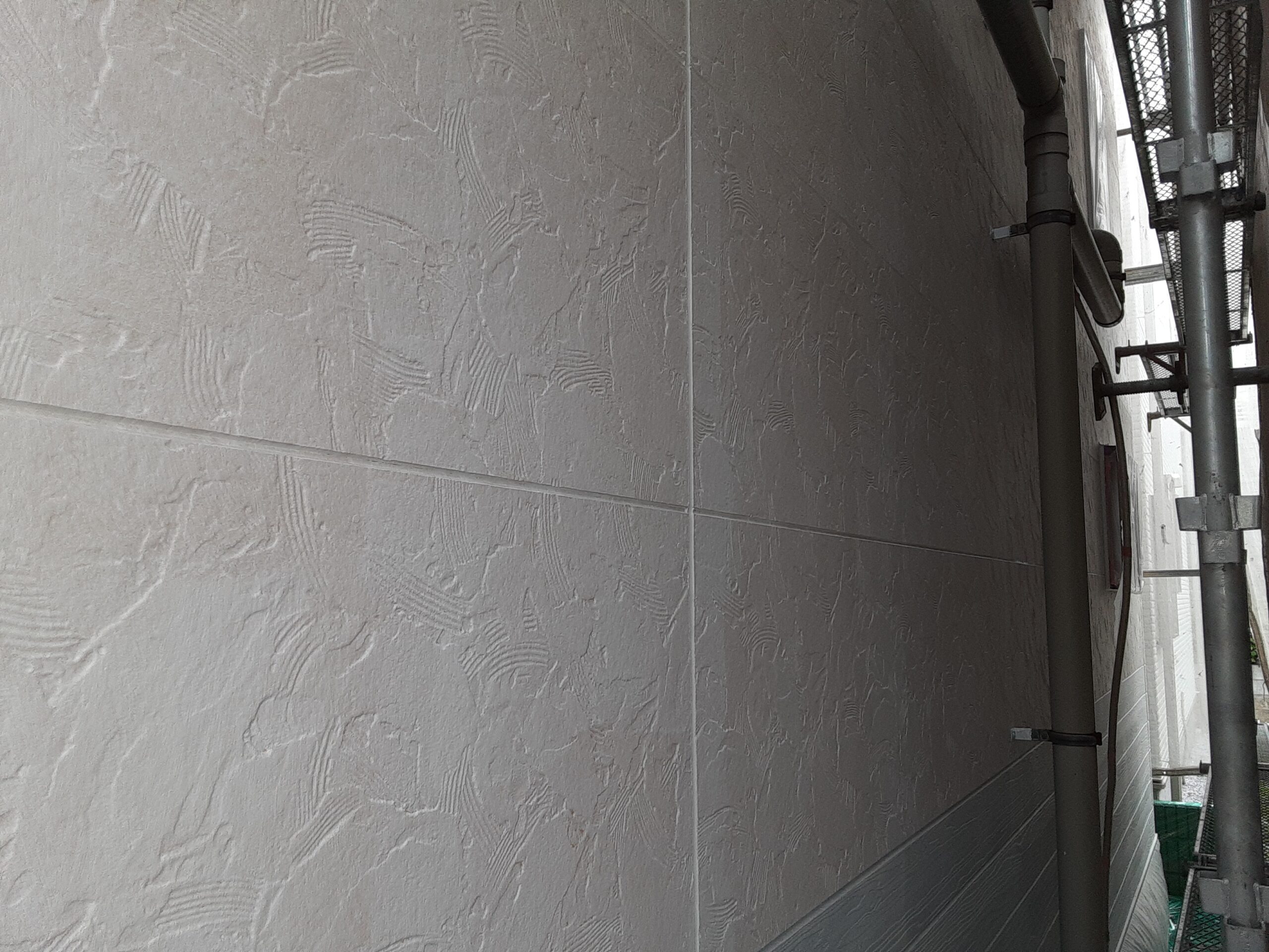 埼玉県さいたま市桜区のA様邸（木造3階建て）にて外壁の養生作業・外壁の塗装工事