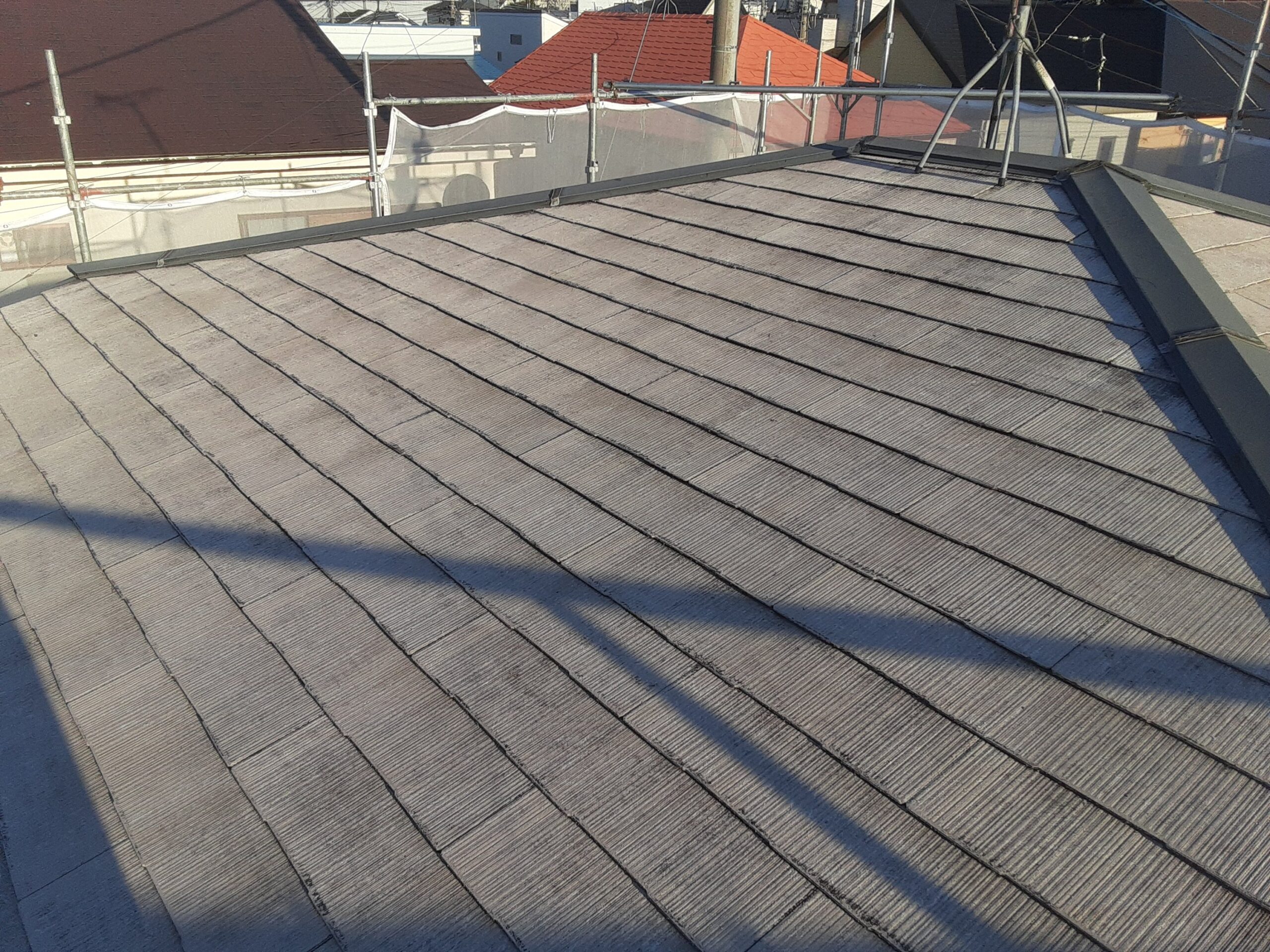 埼玉県さいたま市緑区のM様邸（木造2階建て）にて屋根の塗装・外壁の部分塗装と養生作業